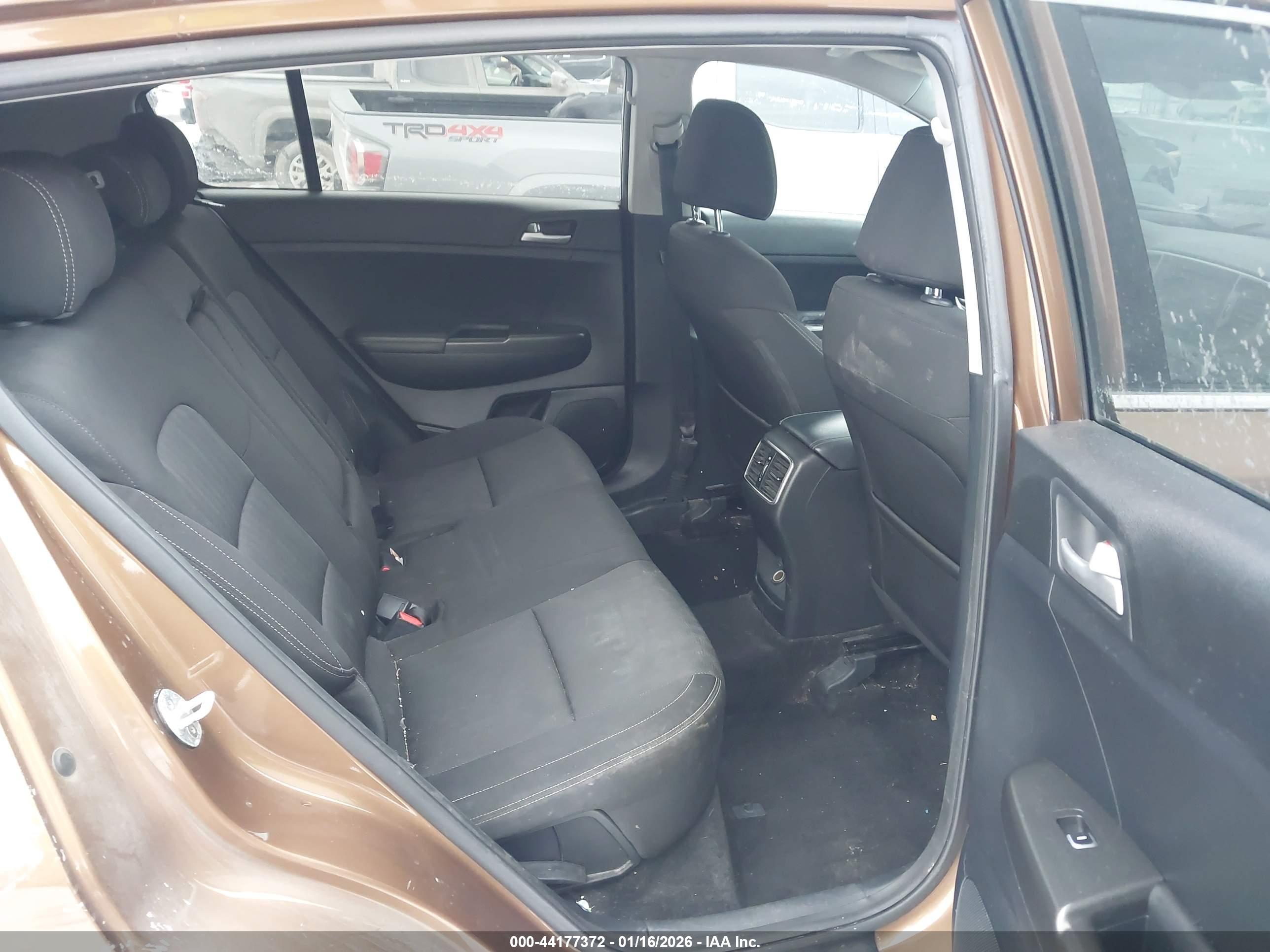 KIA SPORTAGE image 8