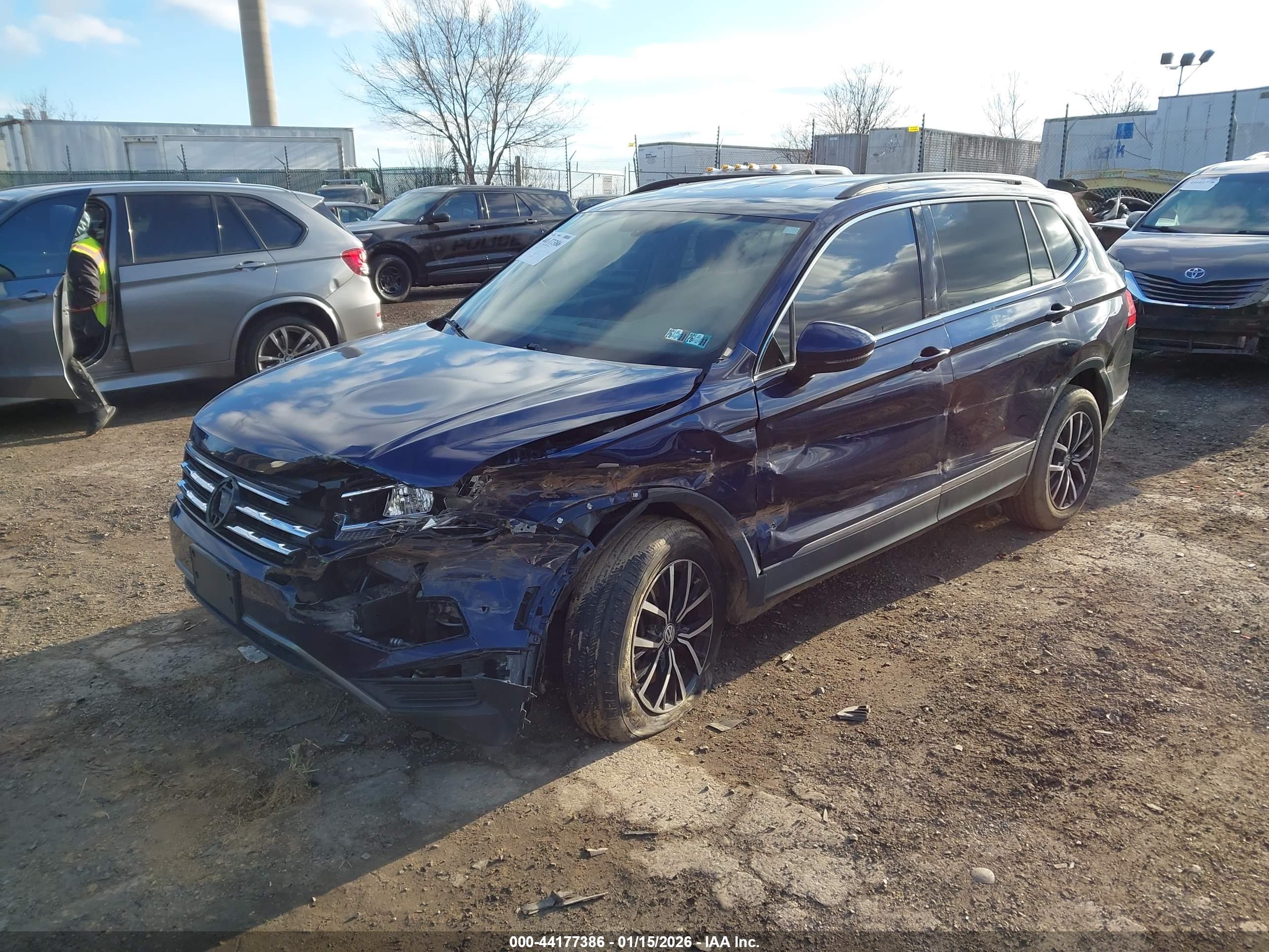 VOLKSWAGEN TIGUAN image 2