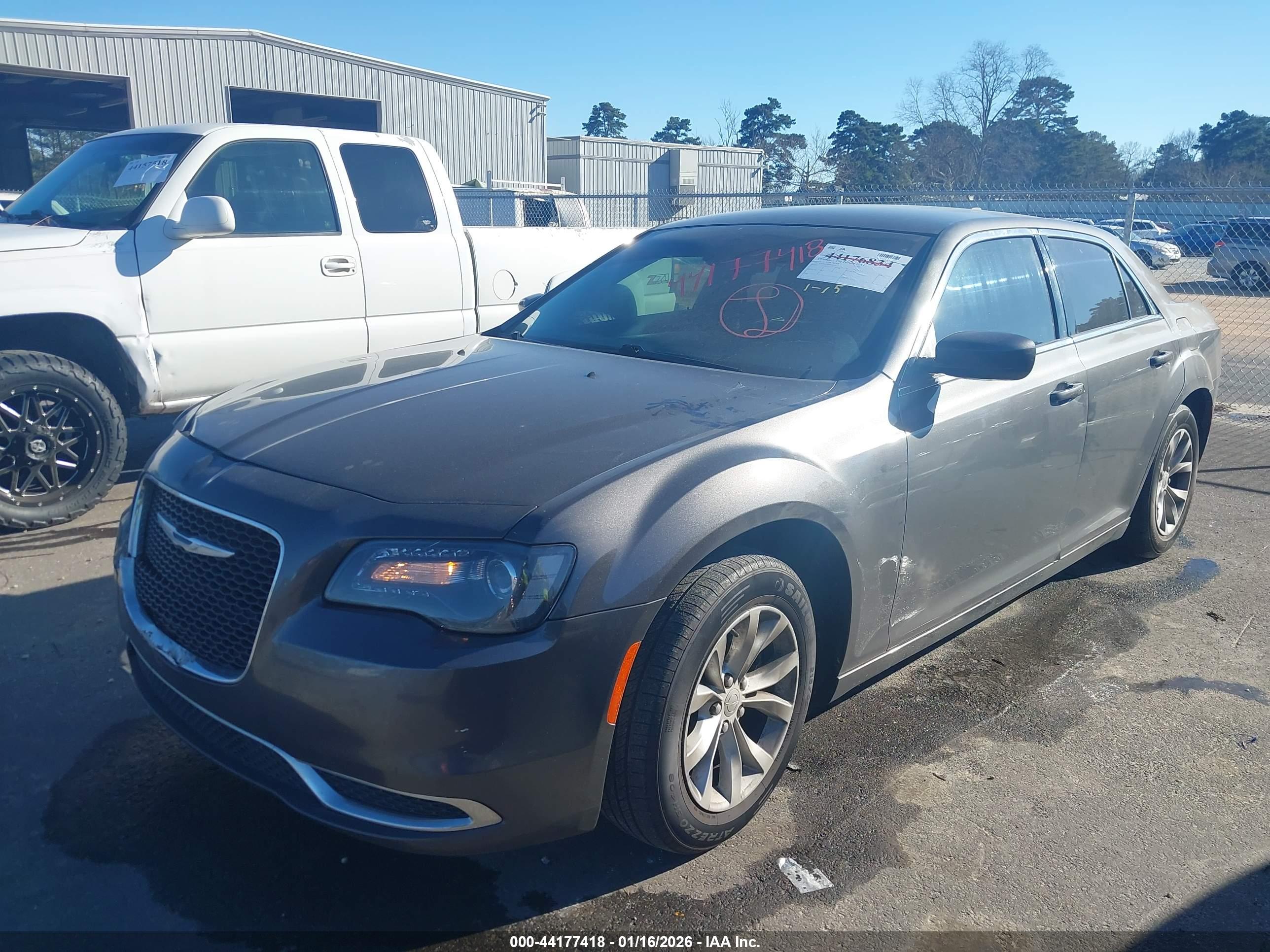 CHRYSLER 300 image 2