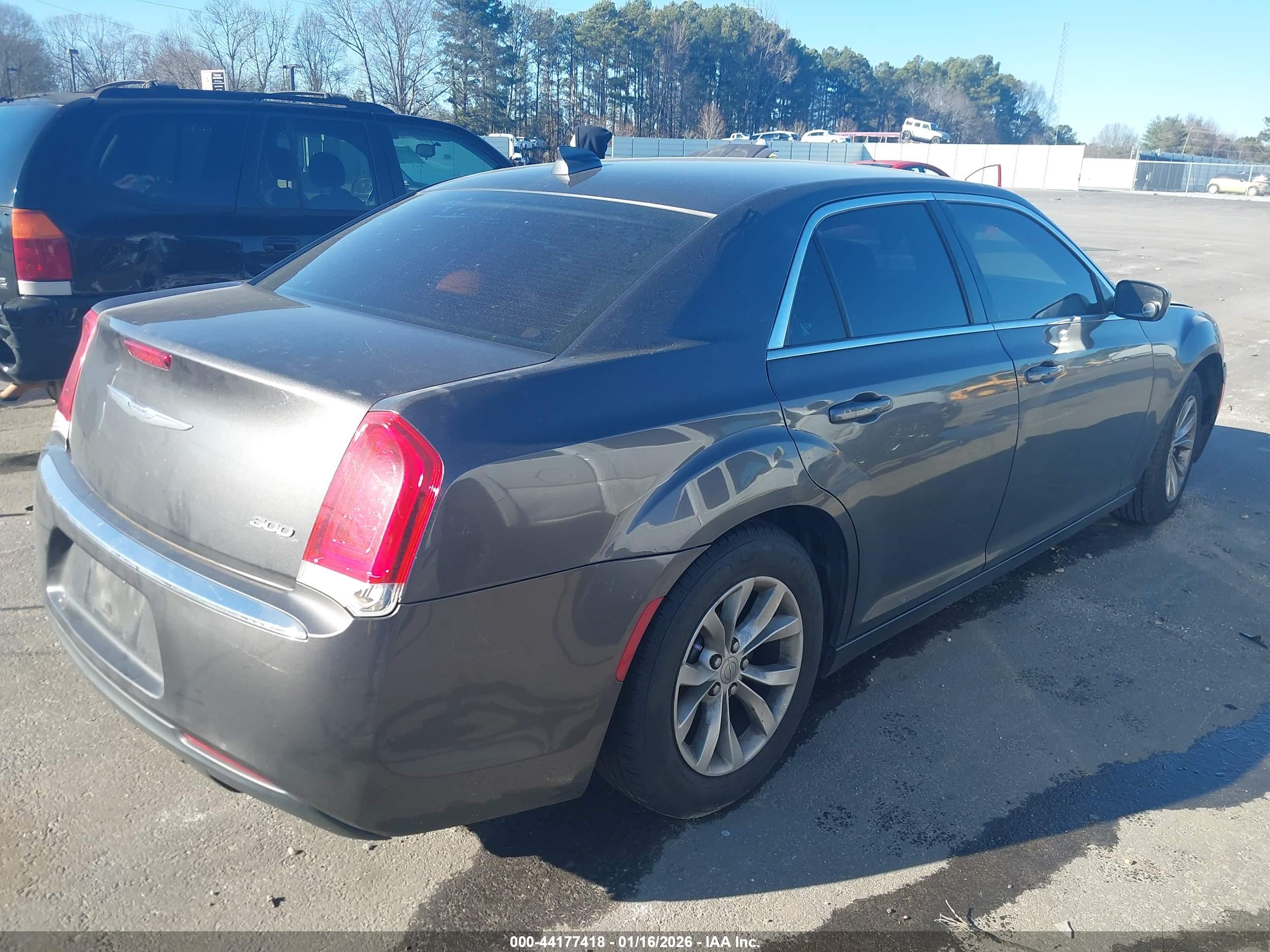 CHRYSLER 300 image 4