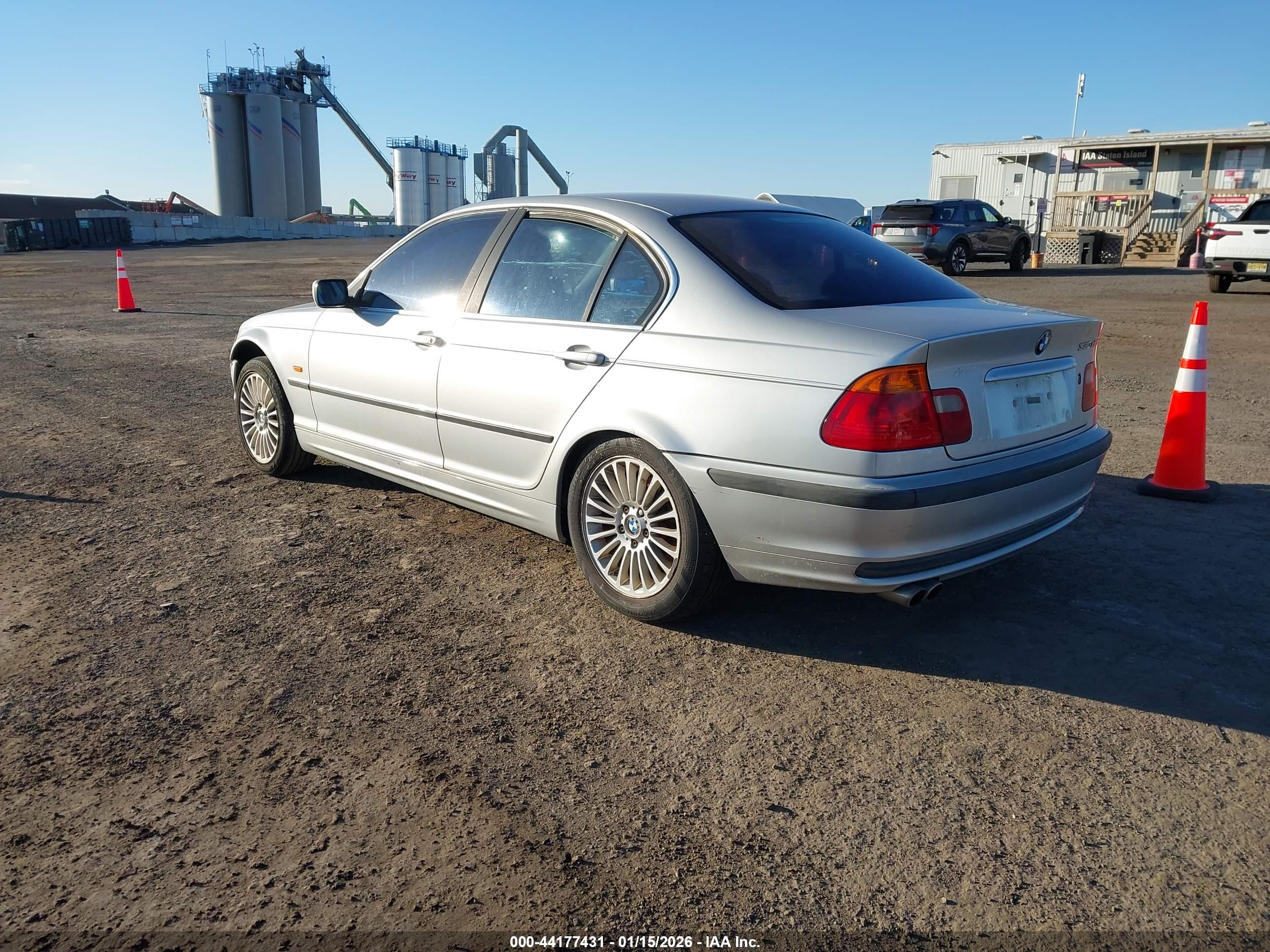 BMW 330I image 3