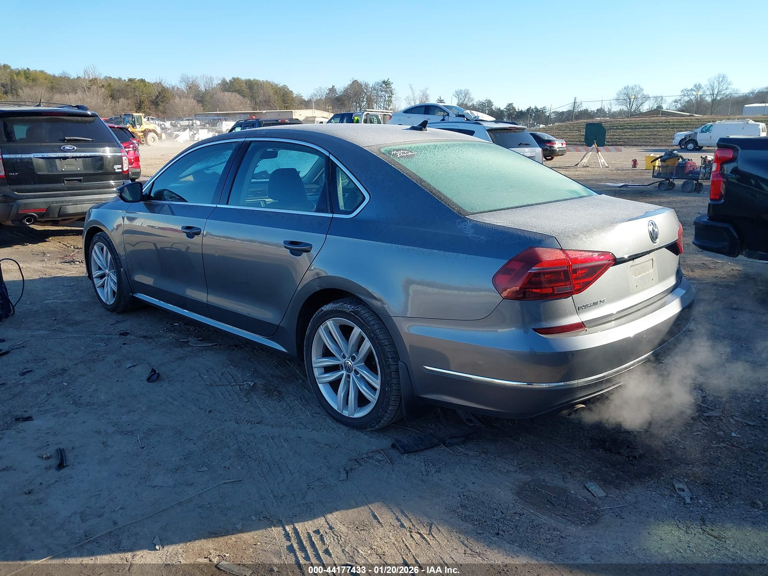 VOLKSWAGEN PASSAT image 3