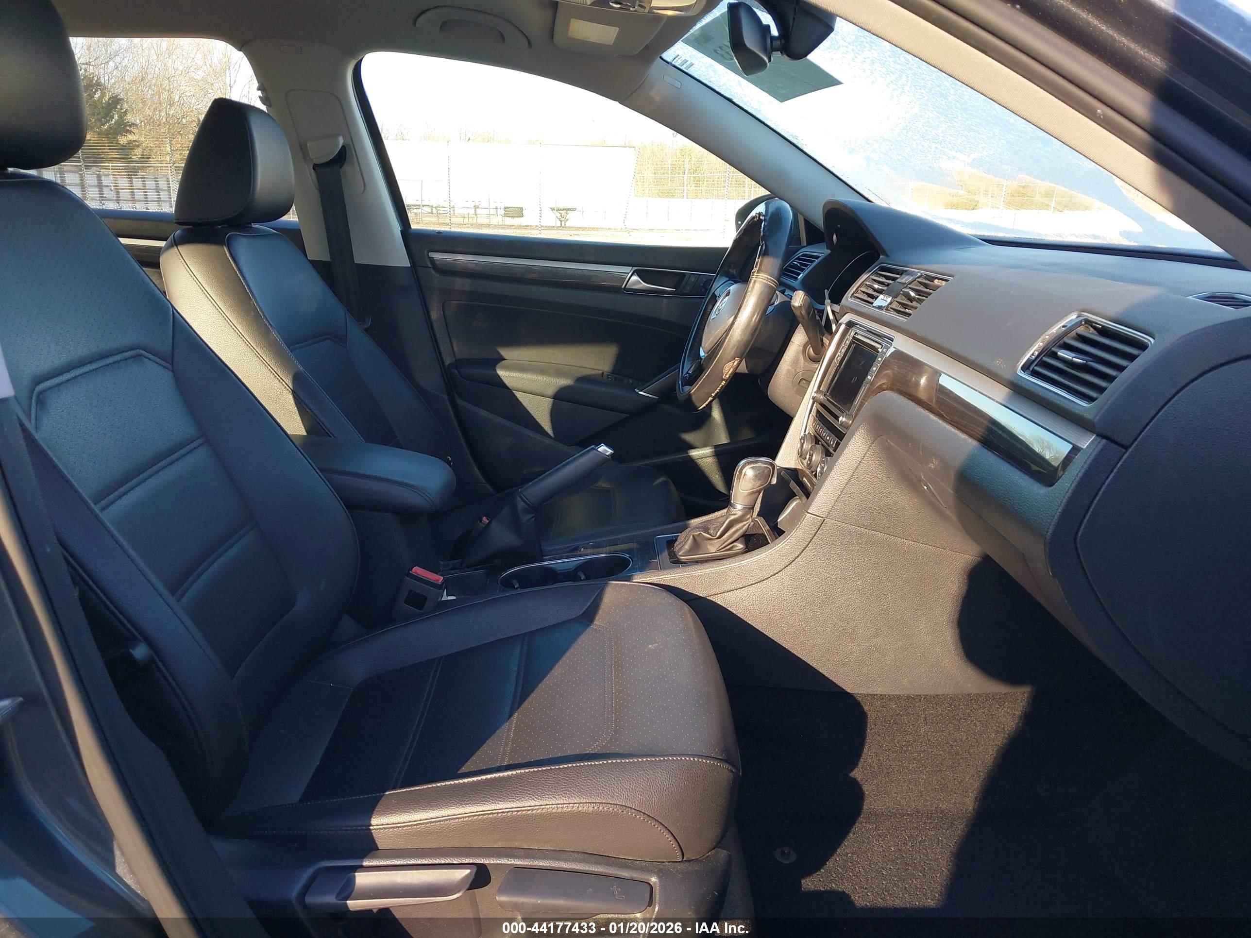 VOLKSWAGEN PASSAT image 5