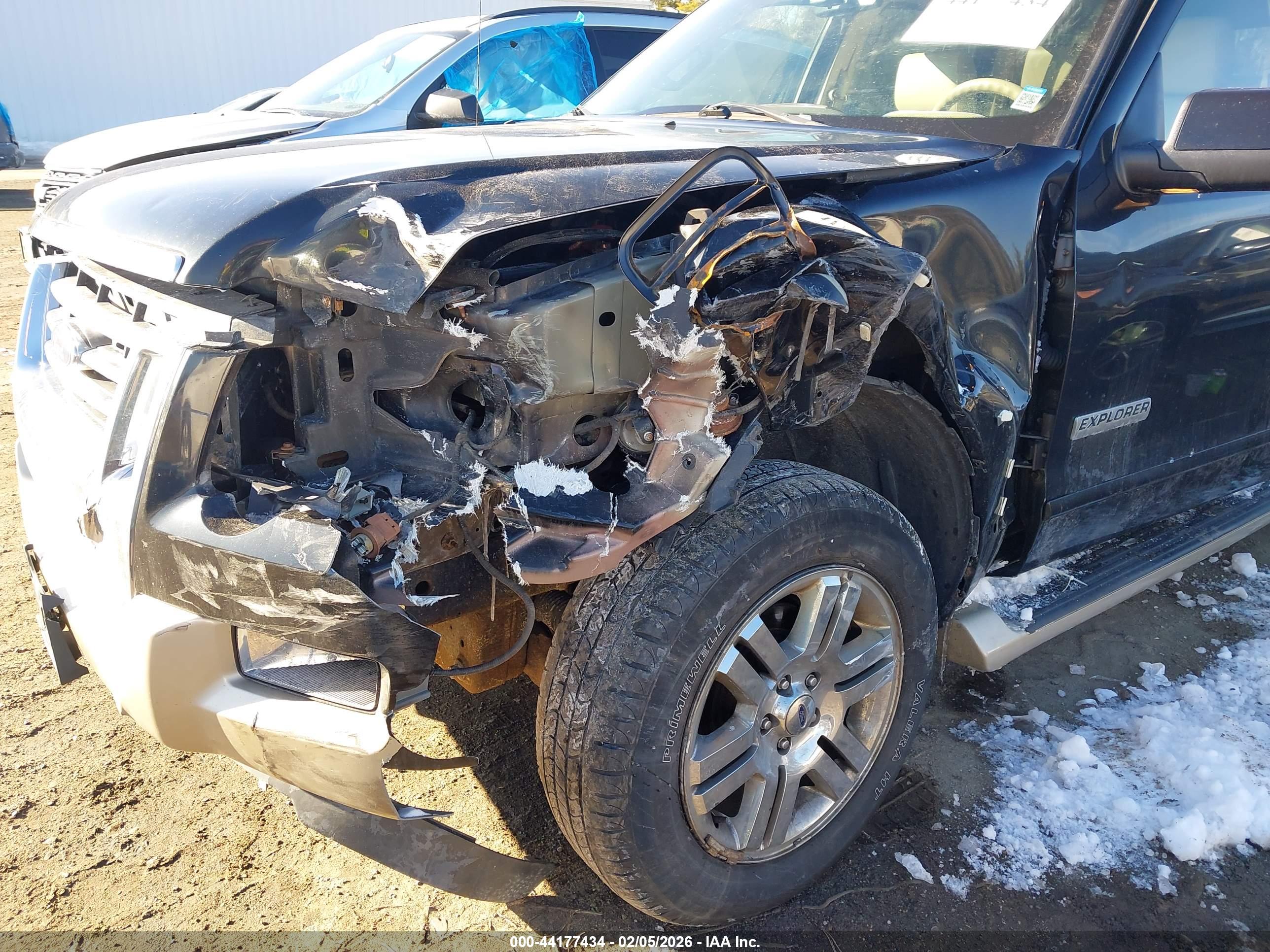 FORD EXPLORER image 6