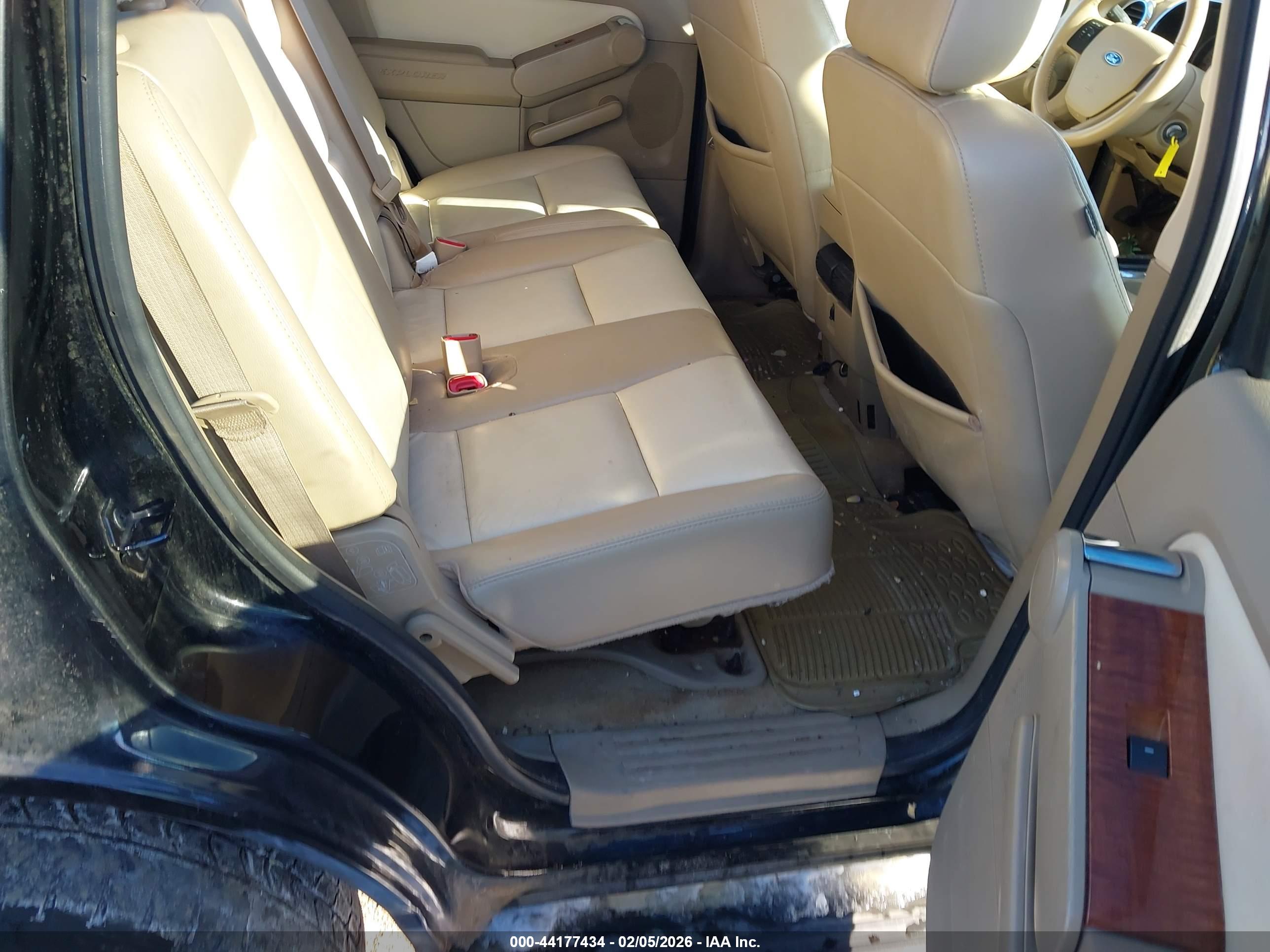 FORD EXPLORER image 8