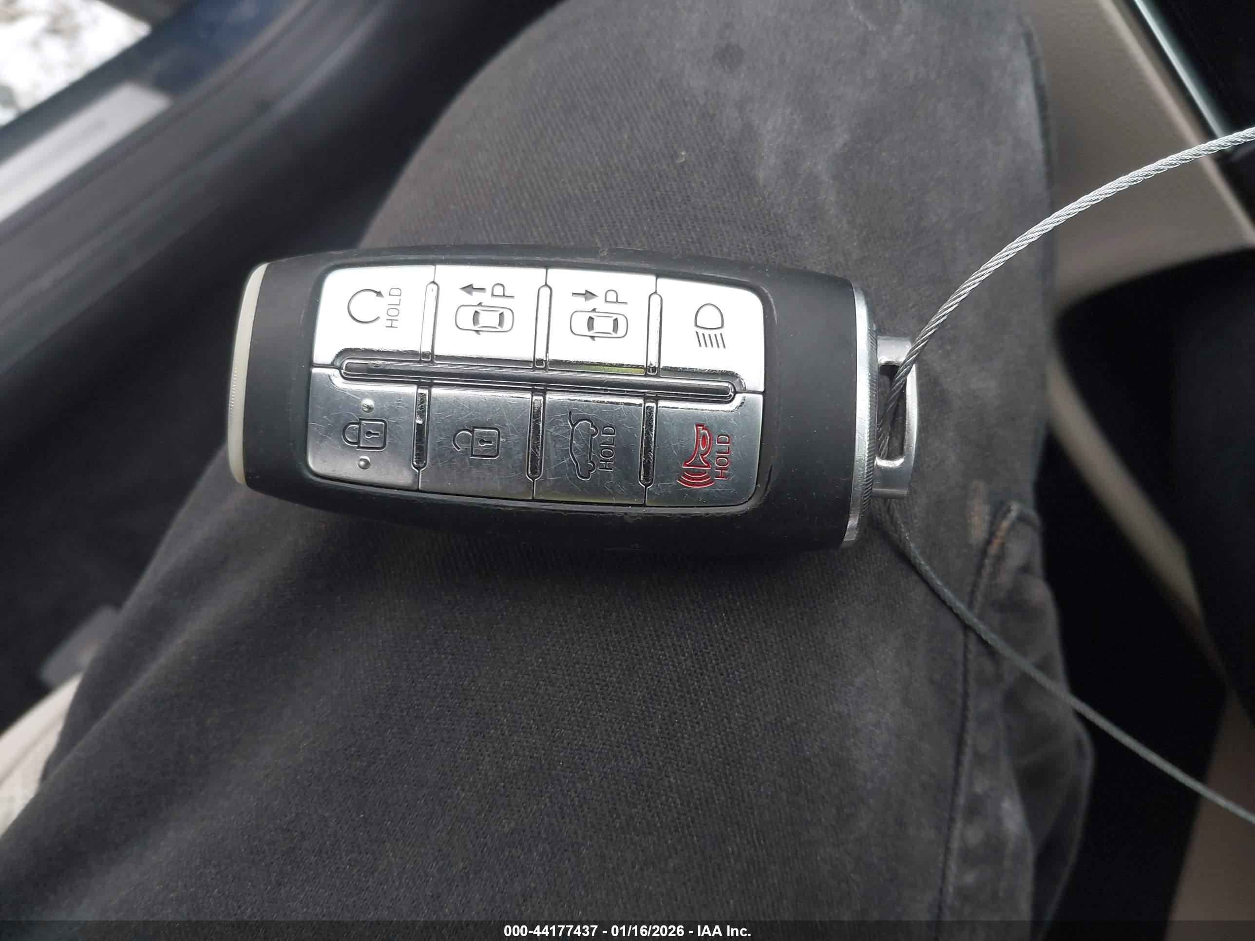GENESIS GV70 image 11