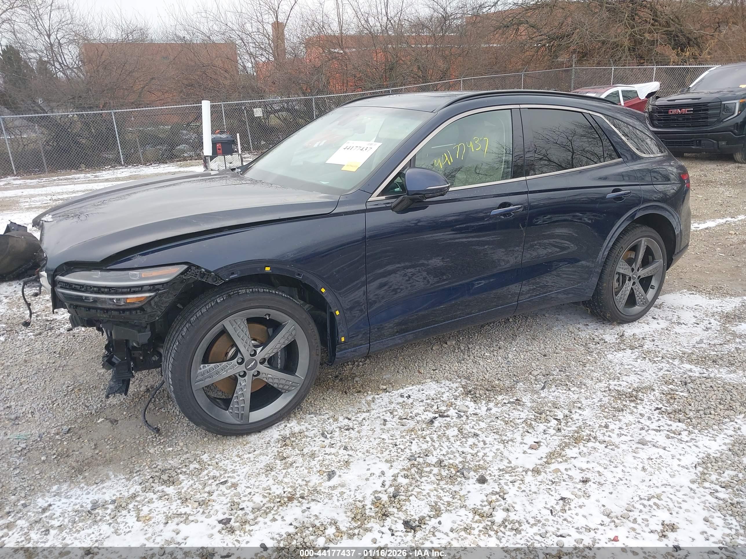 GENESIS GV70 image 2