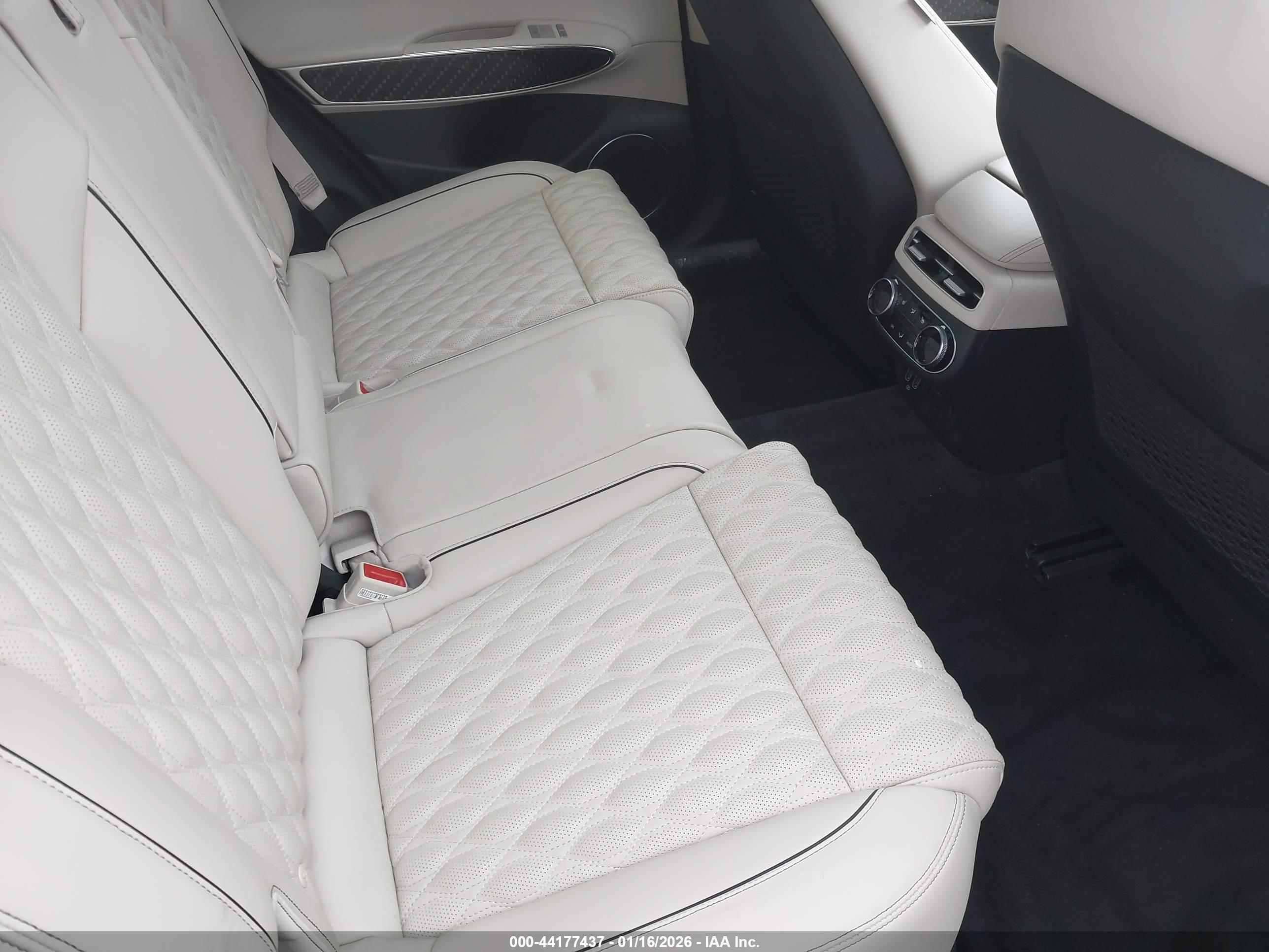 GENESIS GV70 image 8