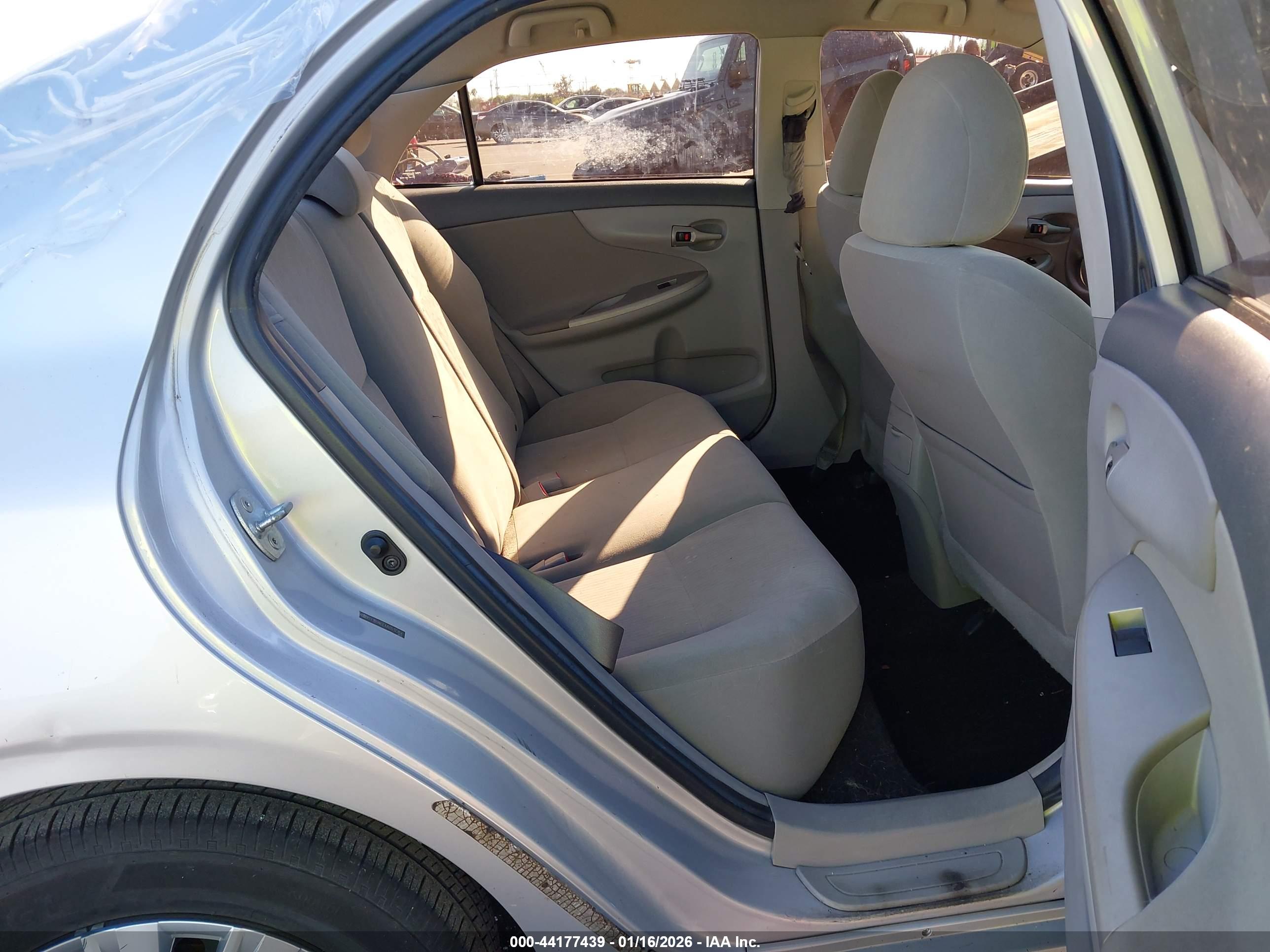 TOYOTA COROLLA image 8