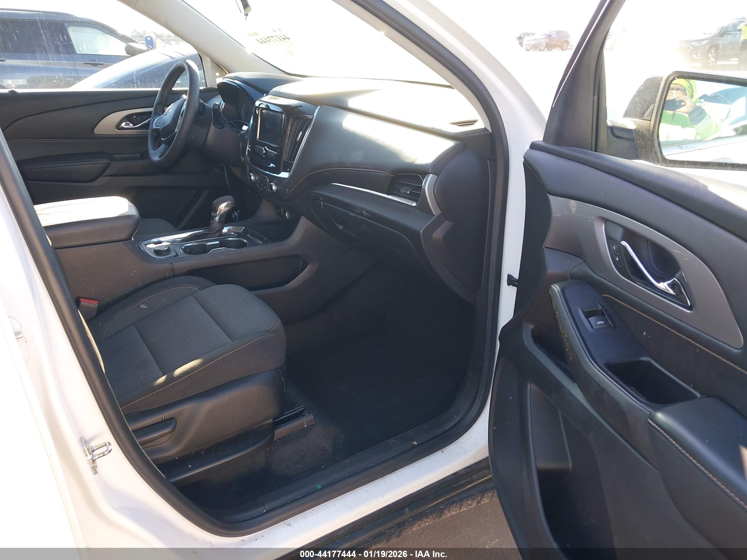 CHEVROLET TRAVERSE image 5