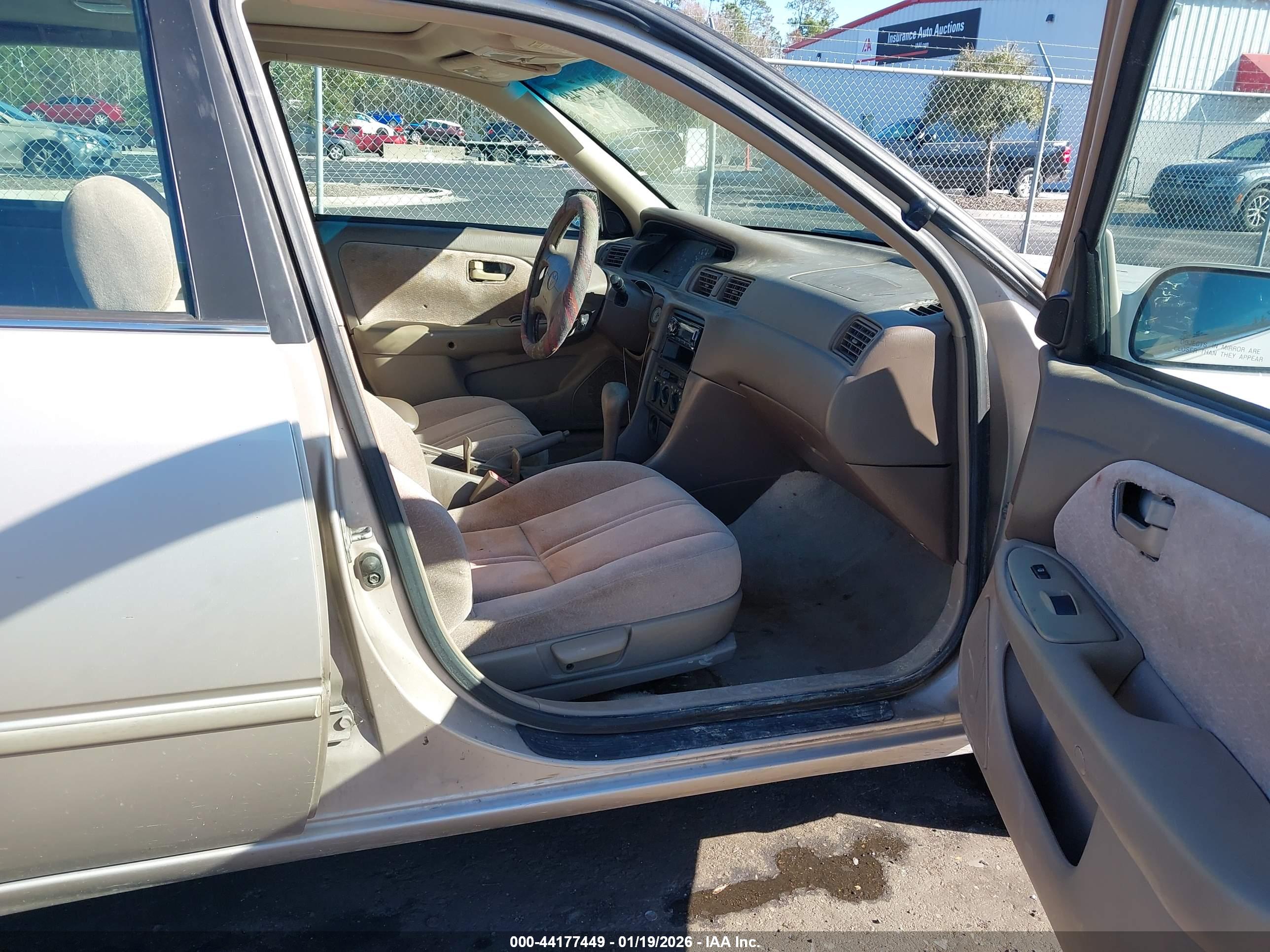 TOYOTA CAMRY image 5