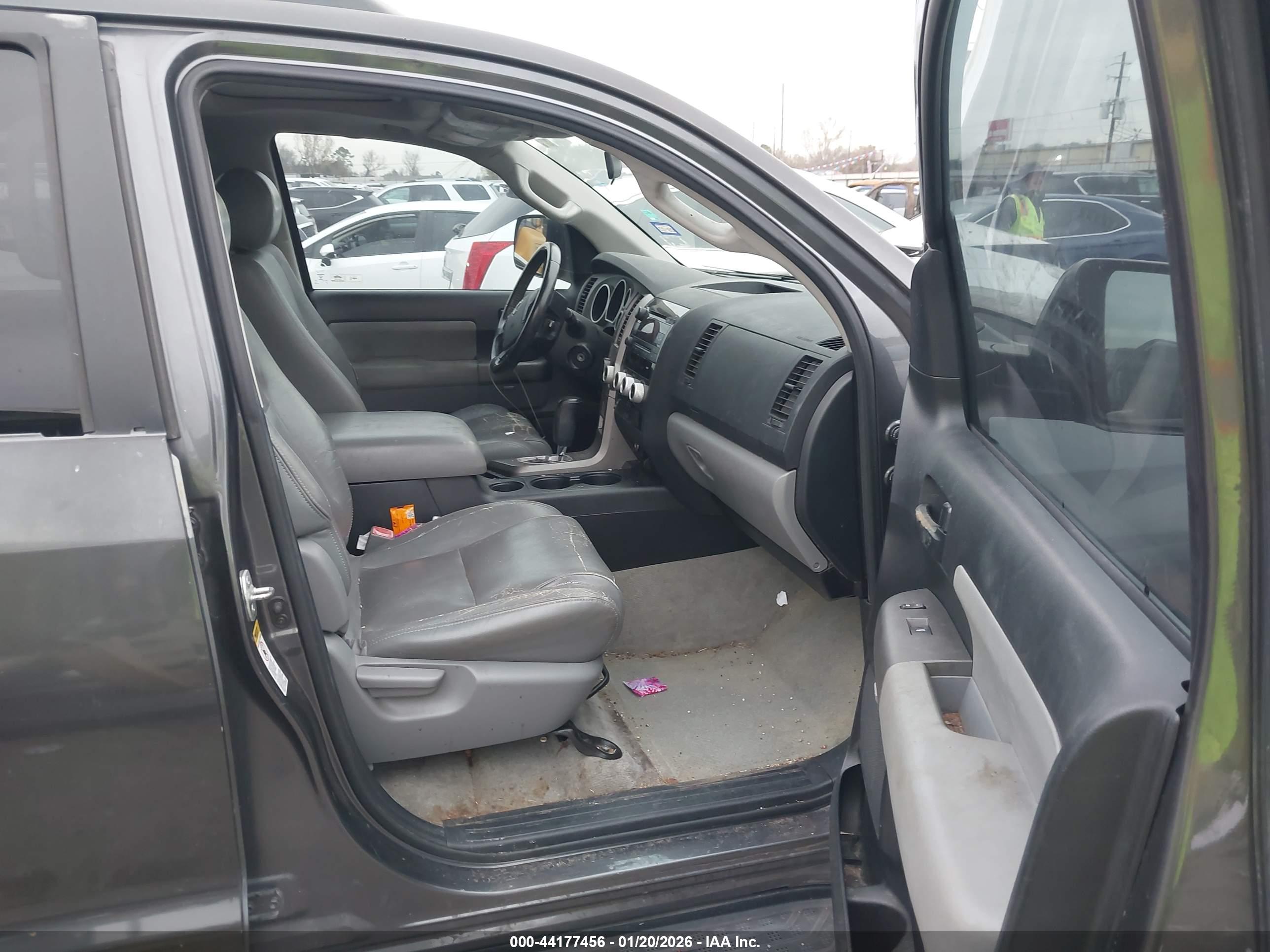TOYOTA SEQUOIA image 5