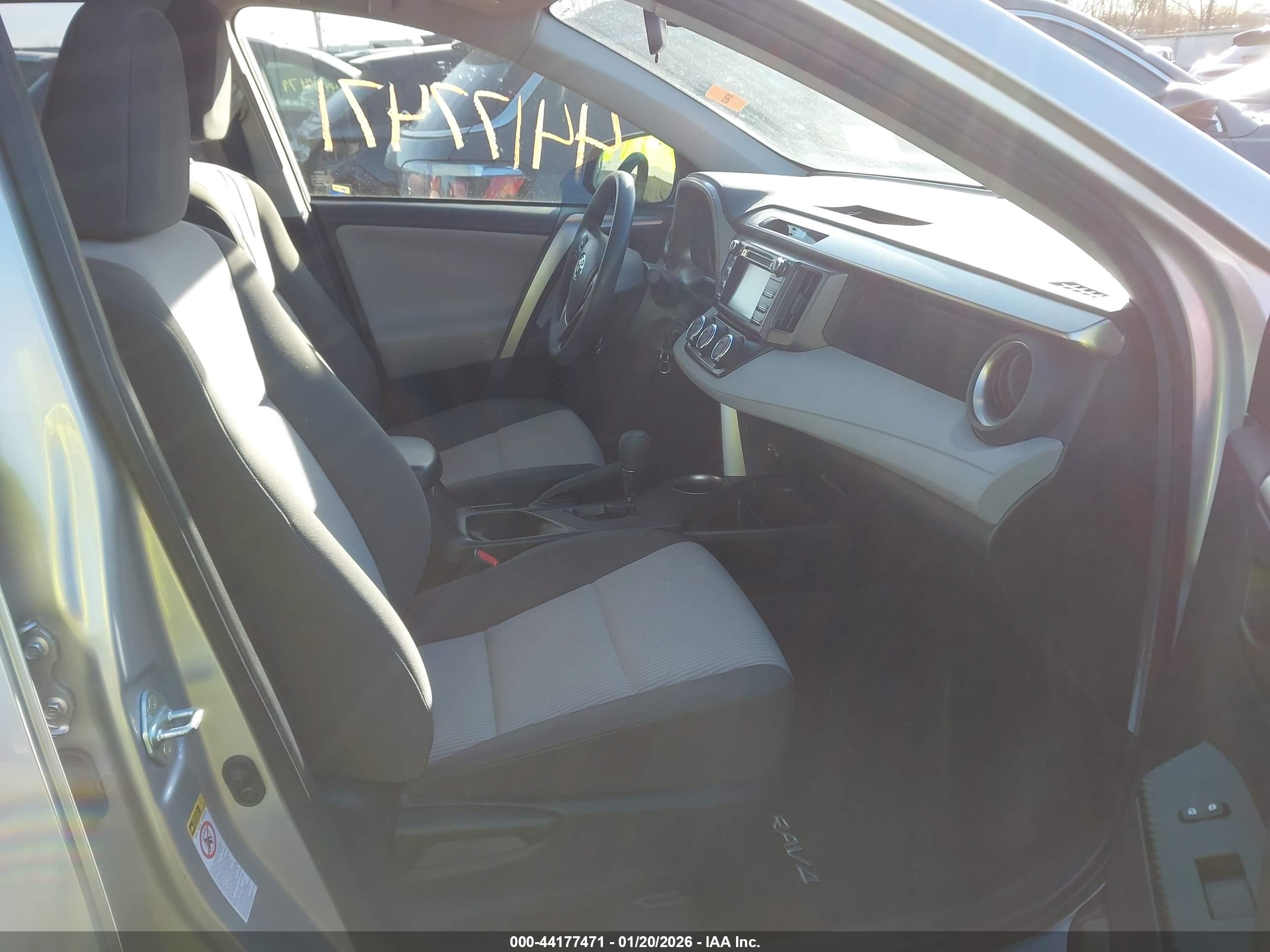 TOYOTA RAV4 image 5
