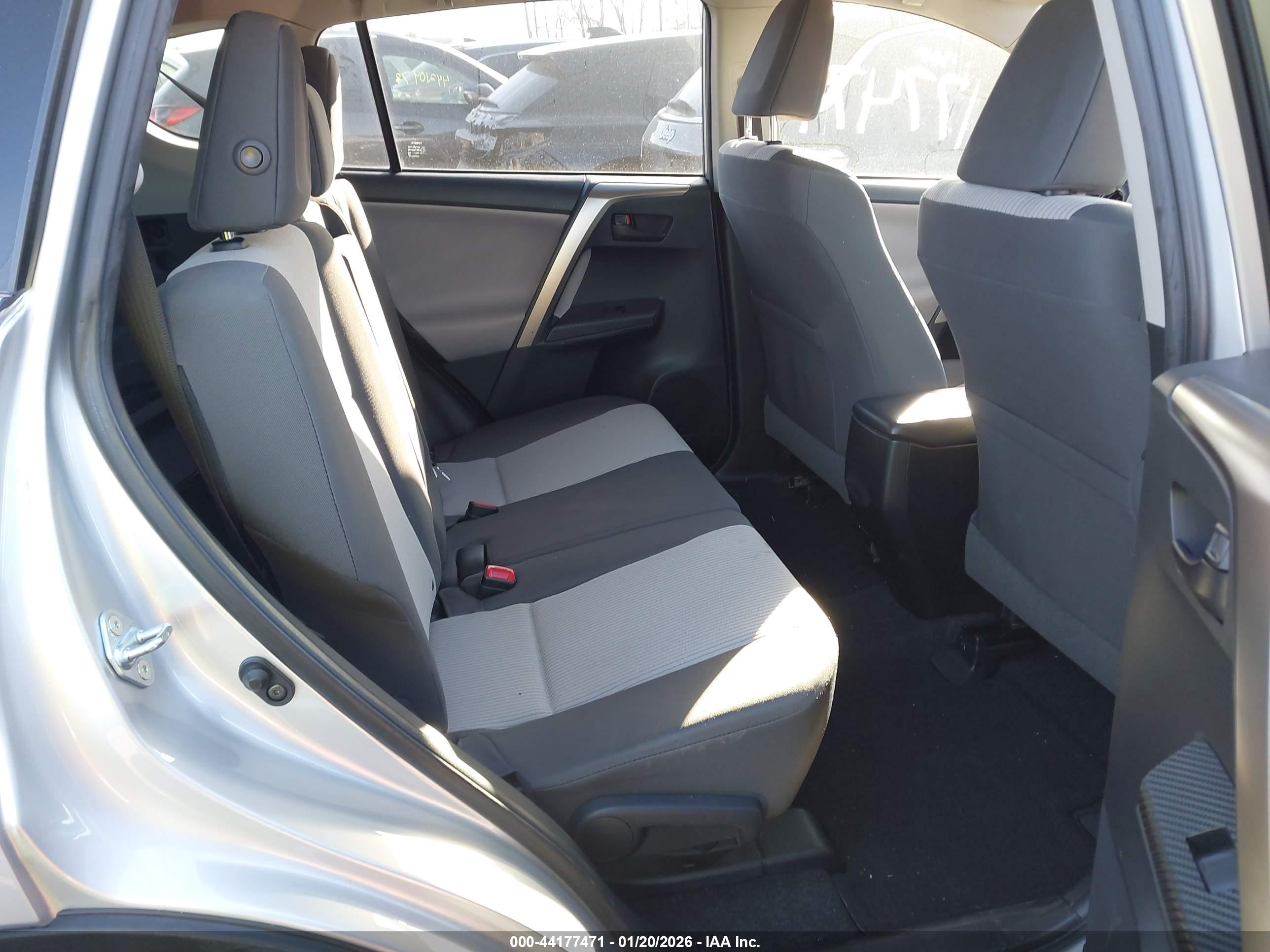 TOYOTA RAV4 image 8