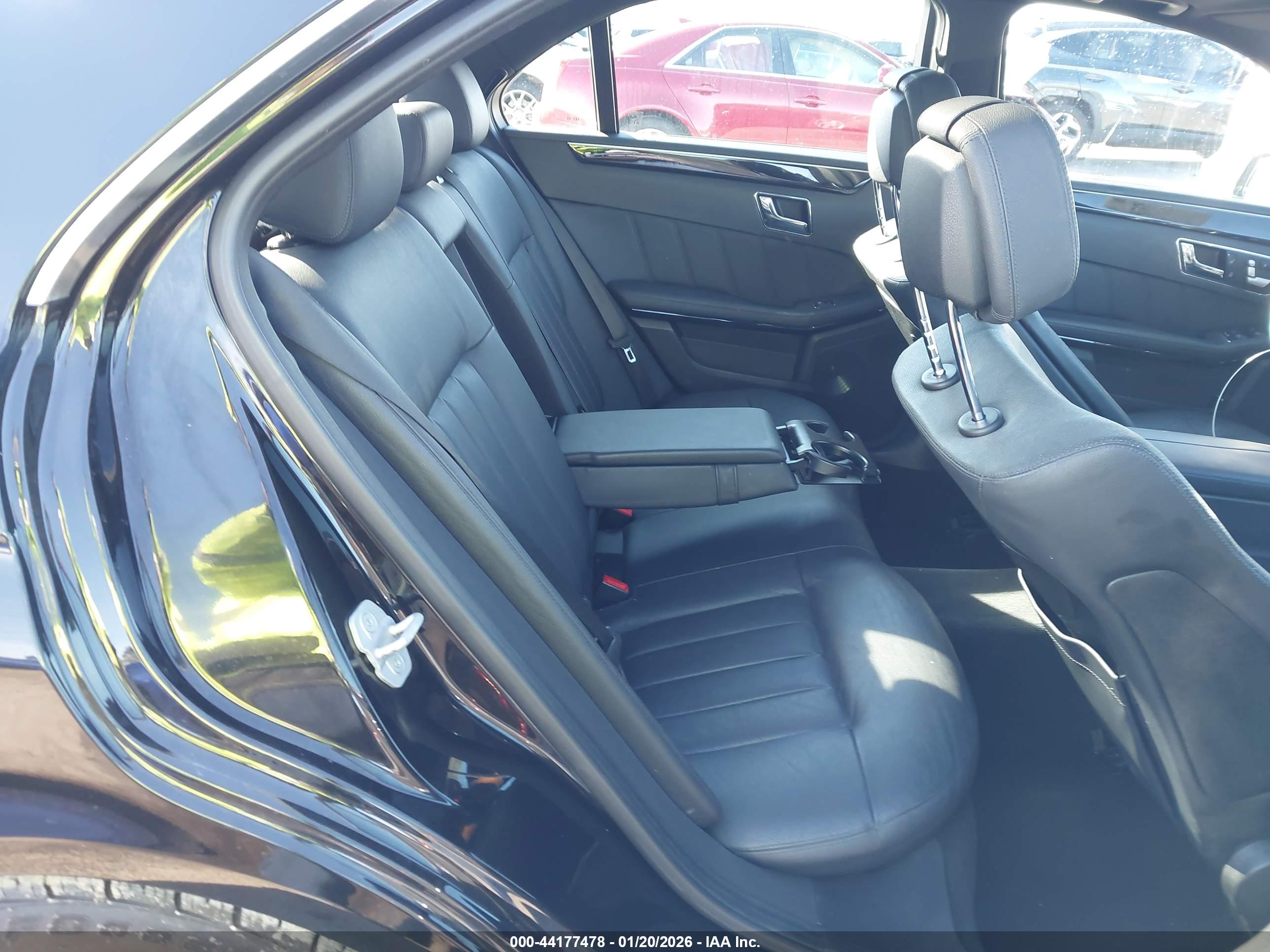 MERCEDES-BENZ E image 8