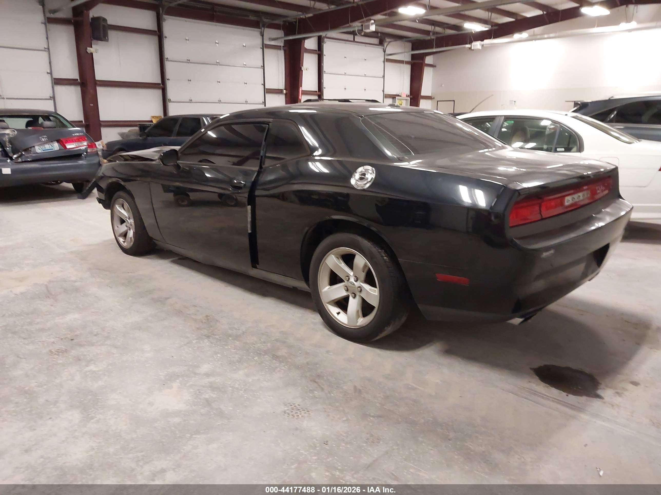 DODGE CHALLENGER image 3