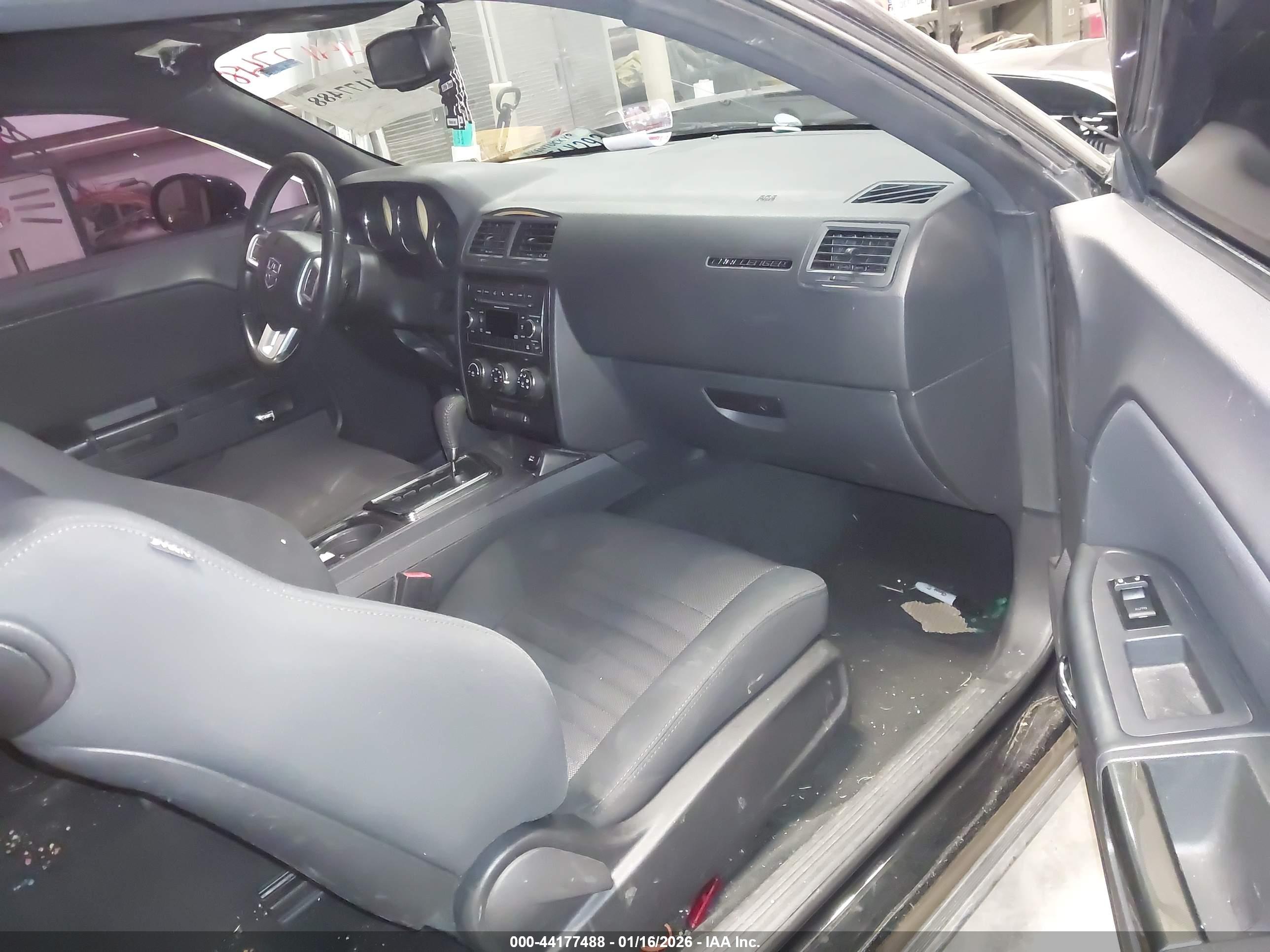 DODGE CHALLENGER image 5