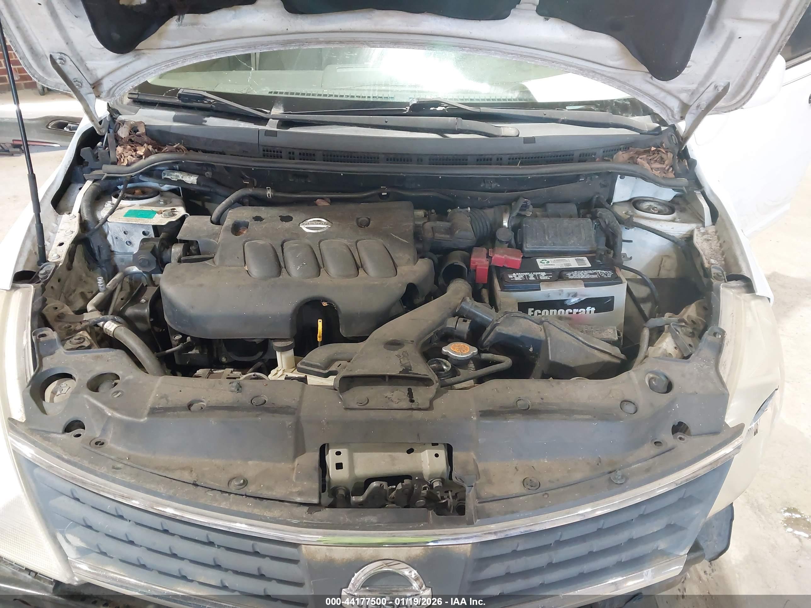 NISSAN VERSA image 10