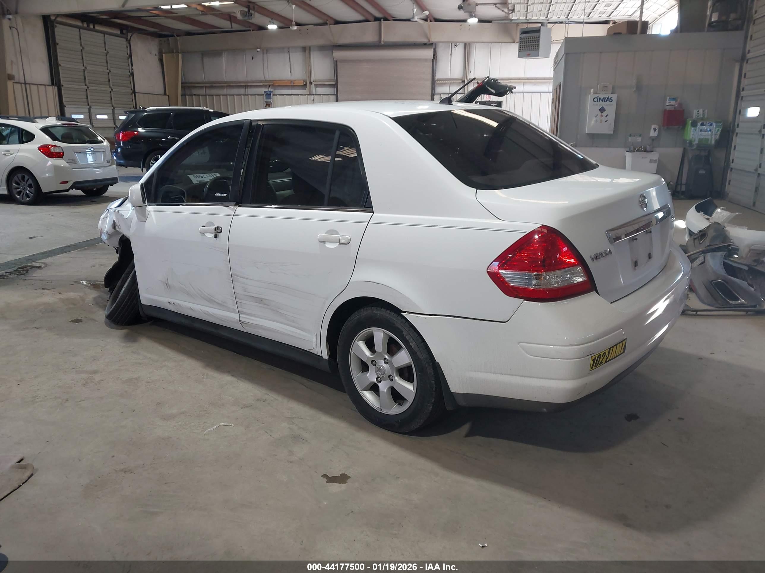 NISSAN VERSA image 3