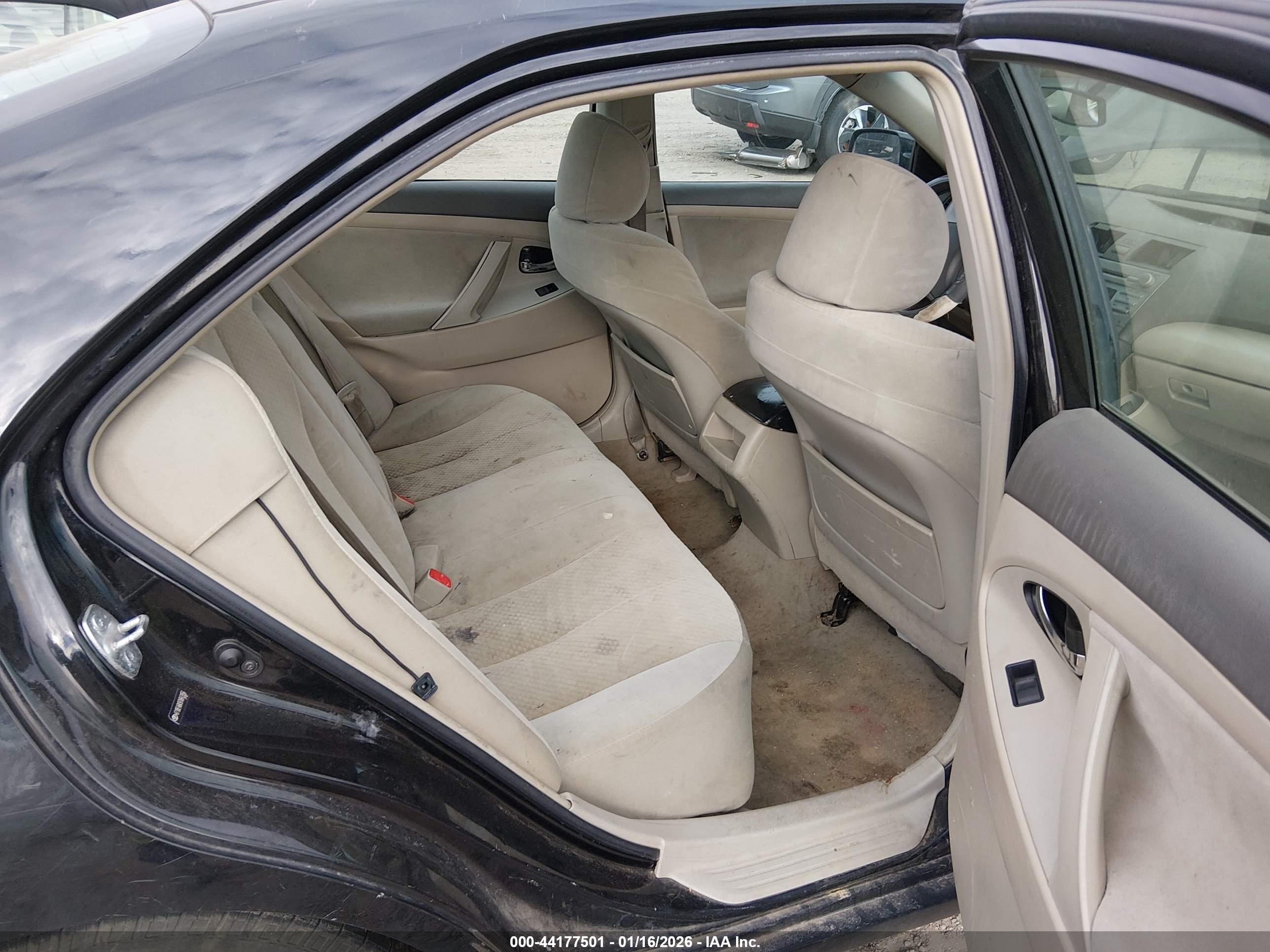 TOYOTA CAMRY image 8