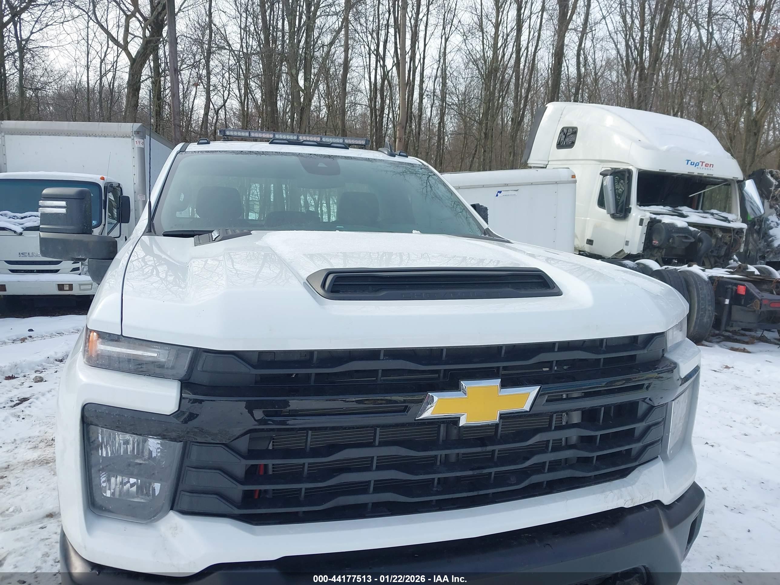 CHEVROLET SILVERADO image 10