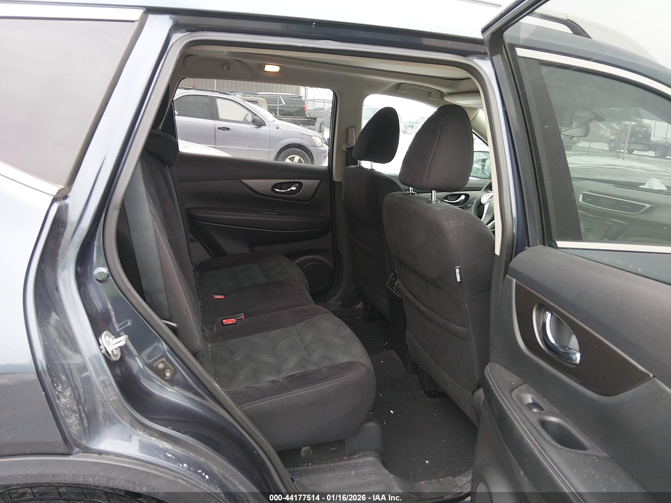 NISSAN ROGUE image 8