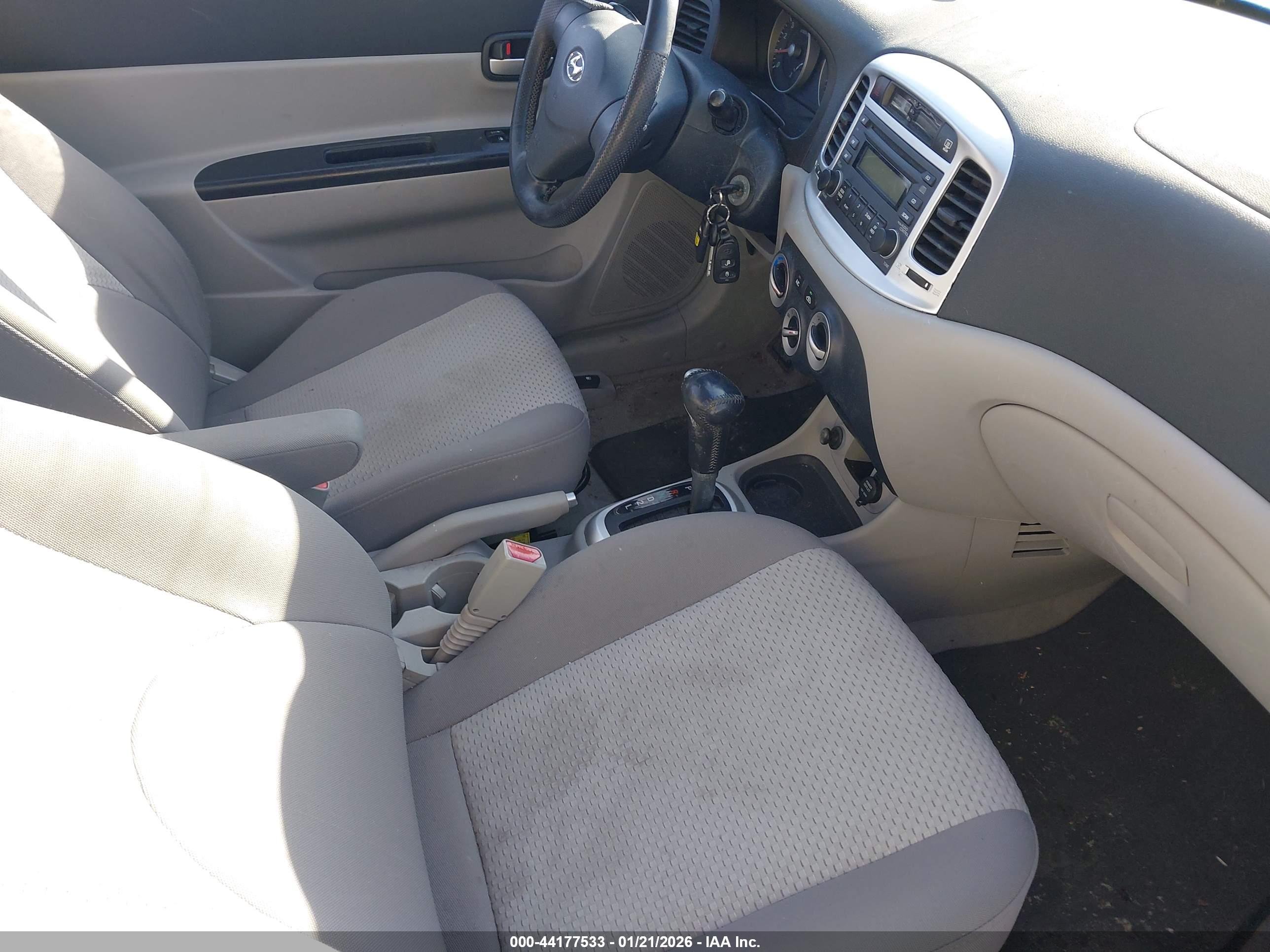 HYUNDAI ACCENT image 5