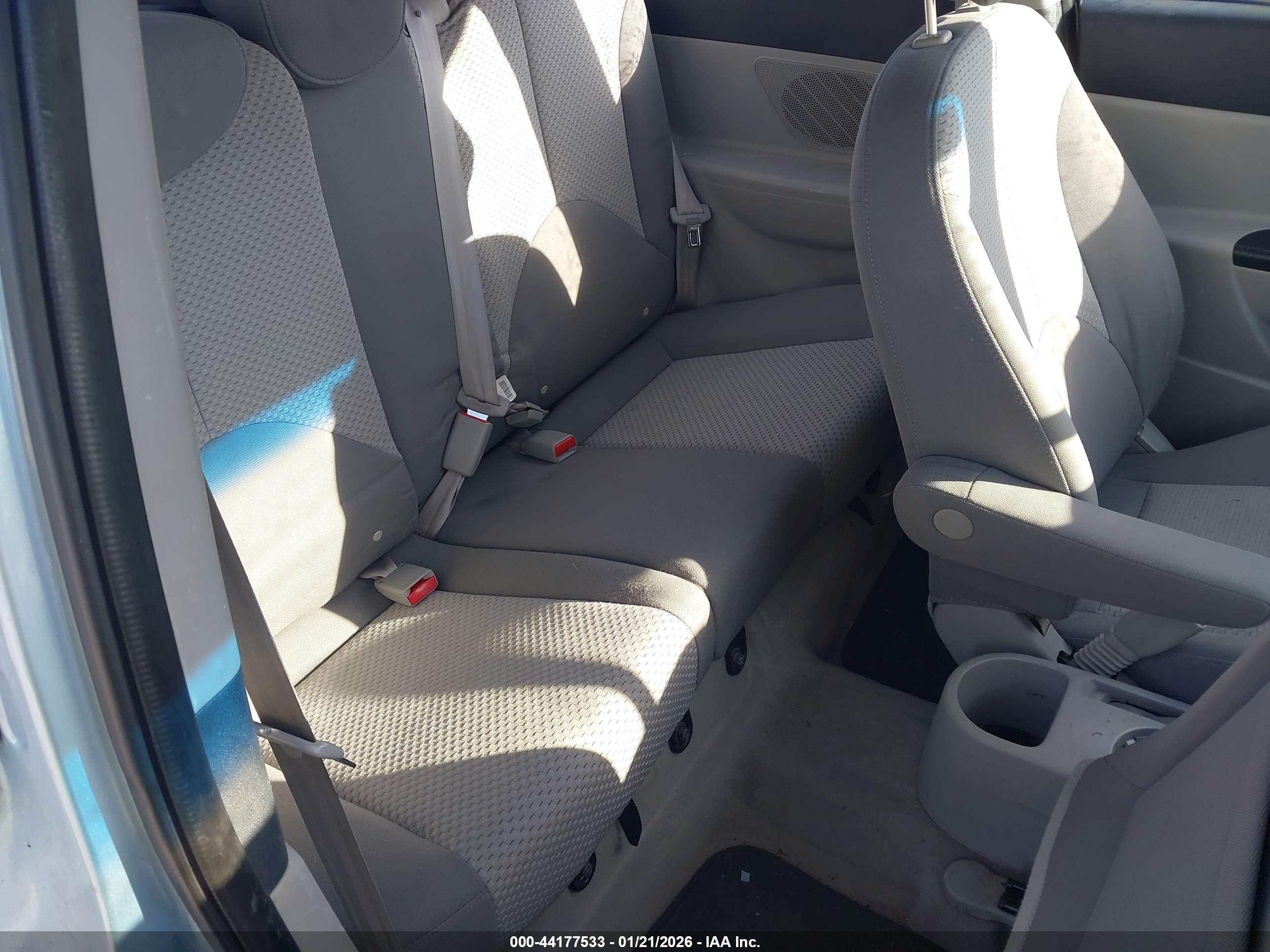 HYUNDAI ACCENT image 8