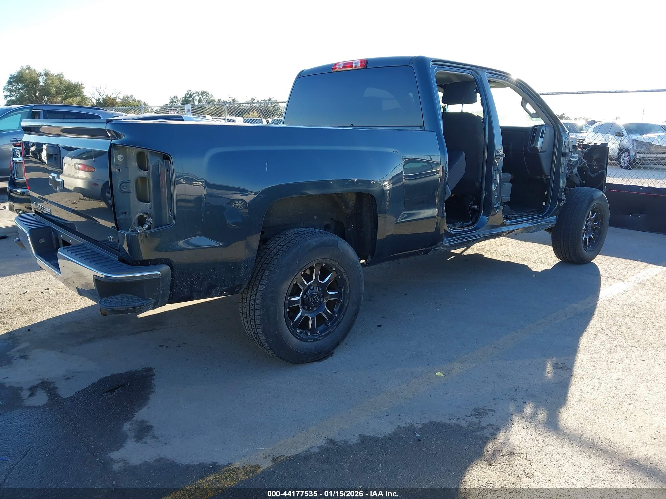 CHEVROLET SILVERADO image 4
