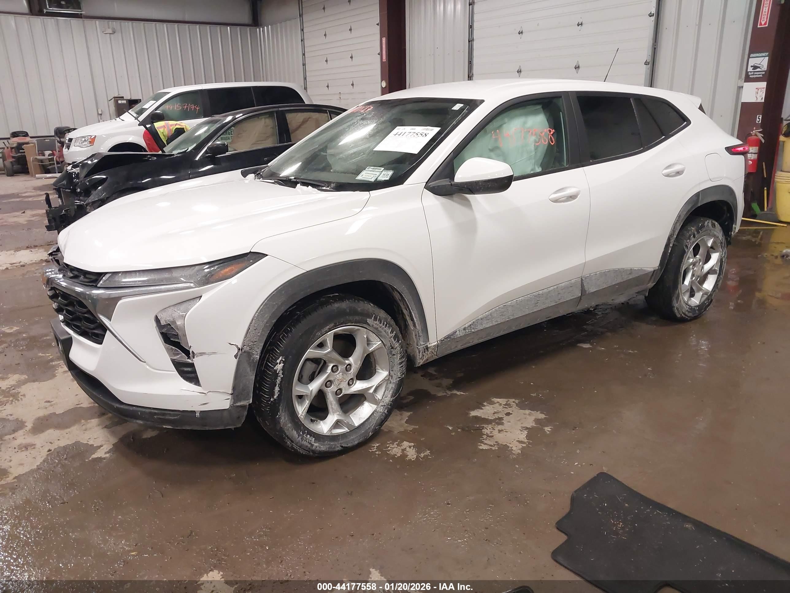 CHEVROLET TRAX image 2