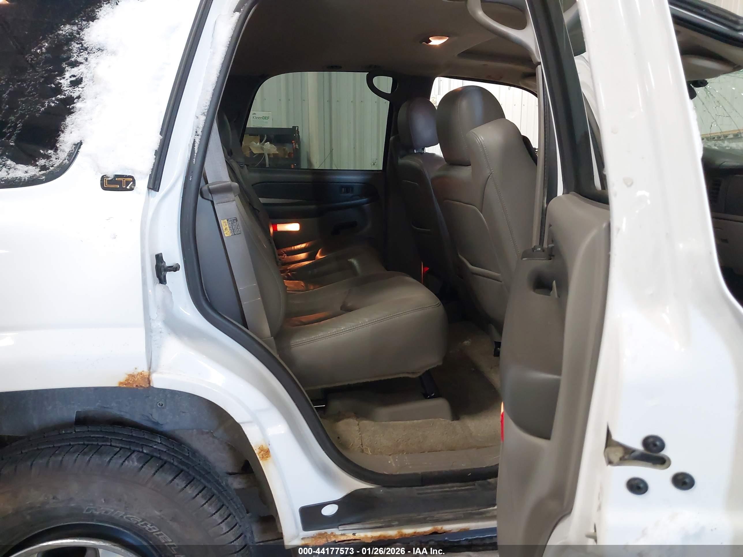 CHEVROLET TAHOE image 8