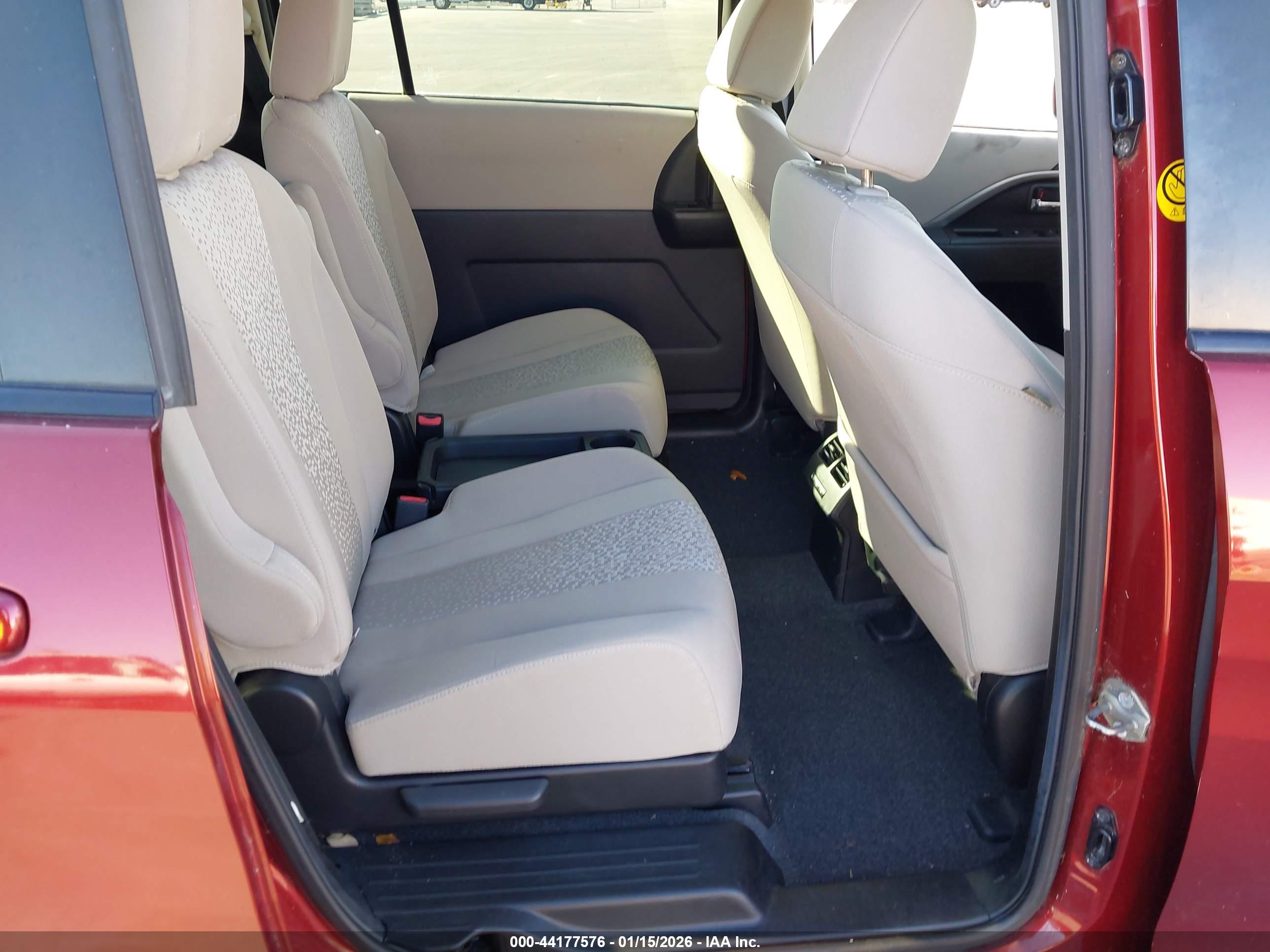 MAZDA MAZDA5 image 8