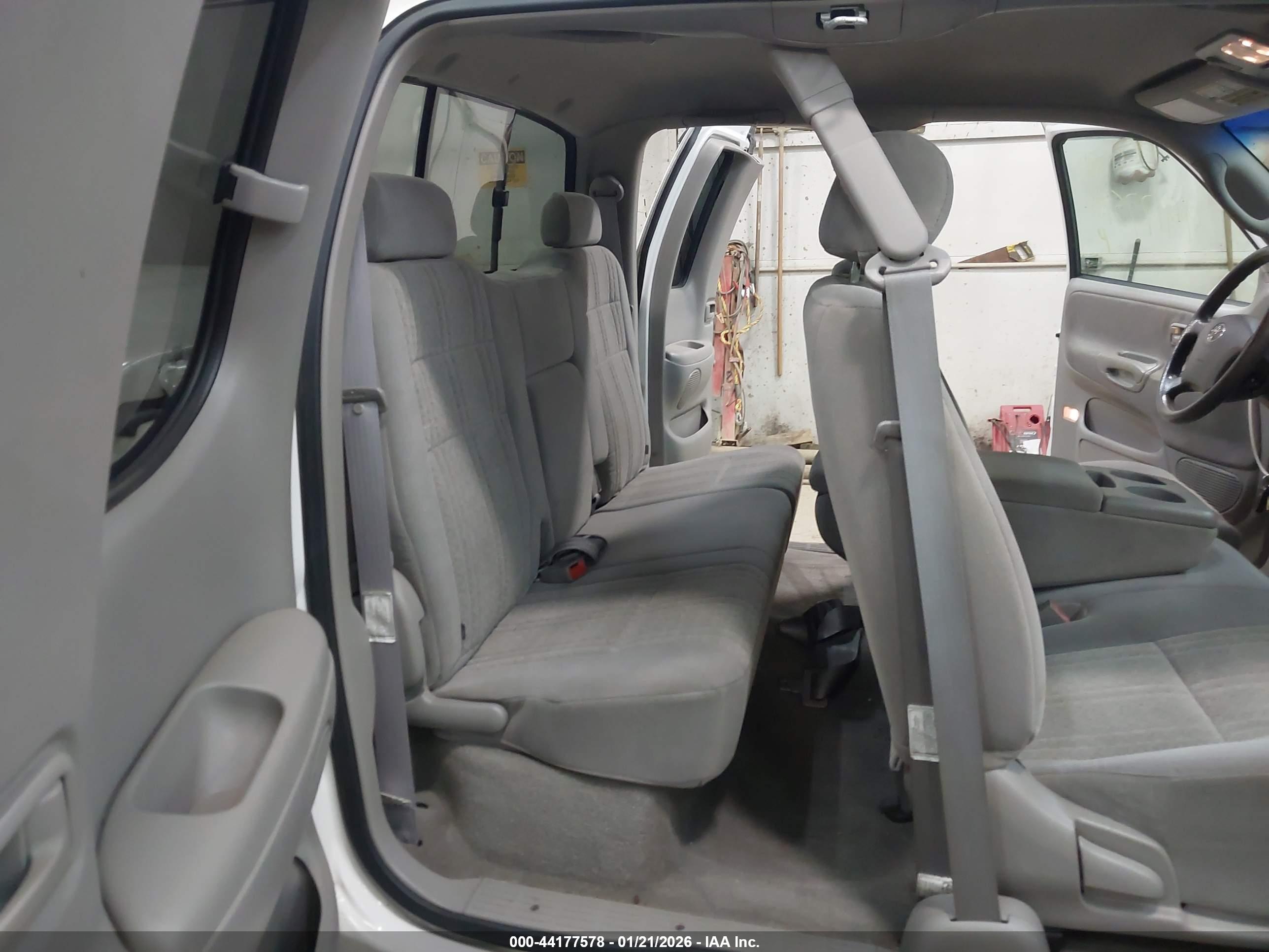 TOYOTA TUNDRA image 8