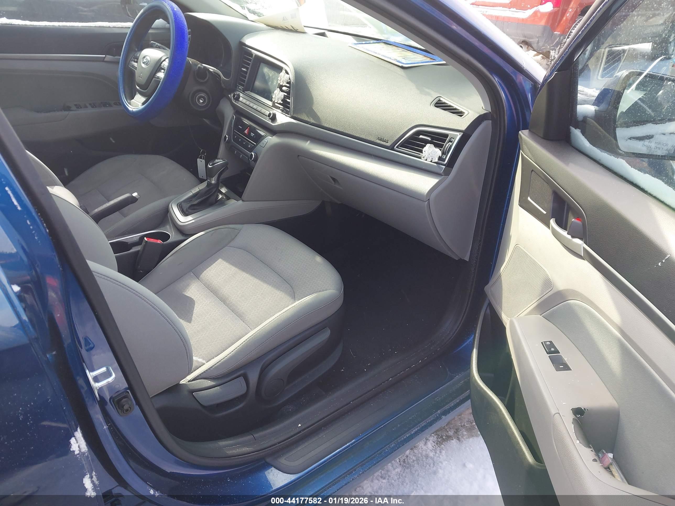 HYUNDAI ELANTRA image 5