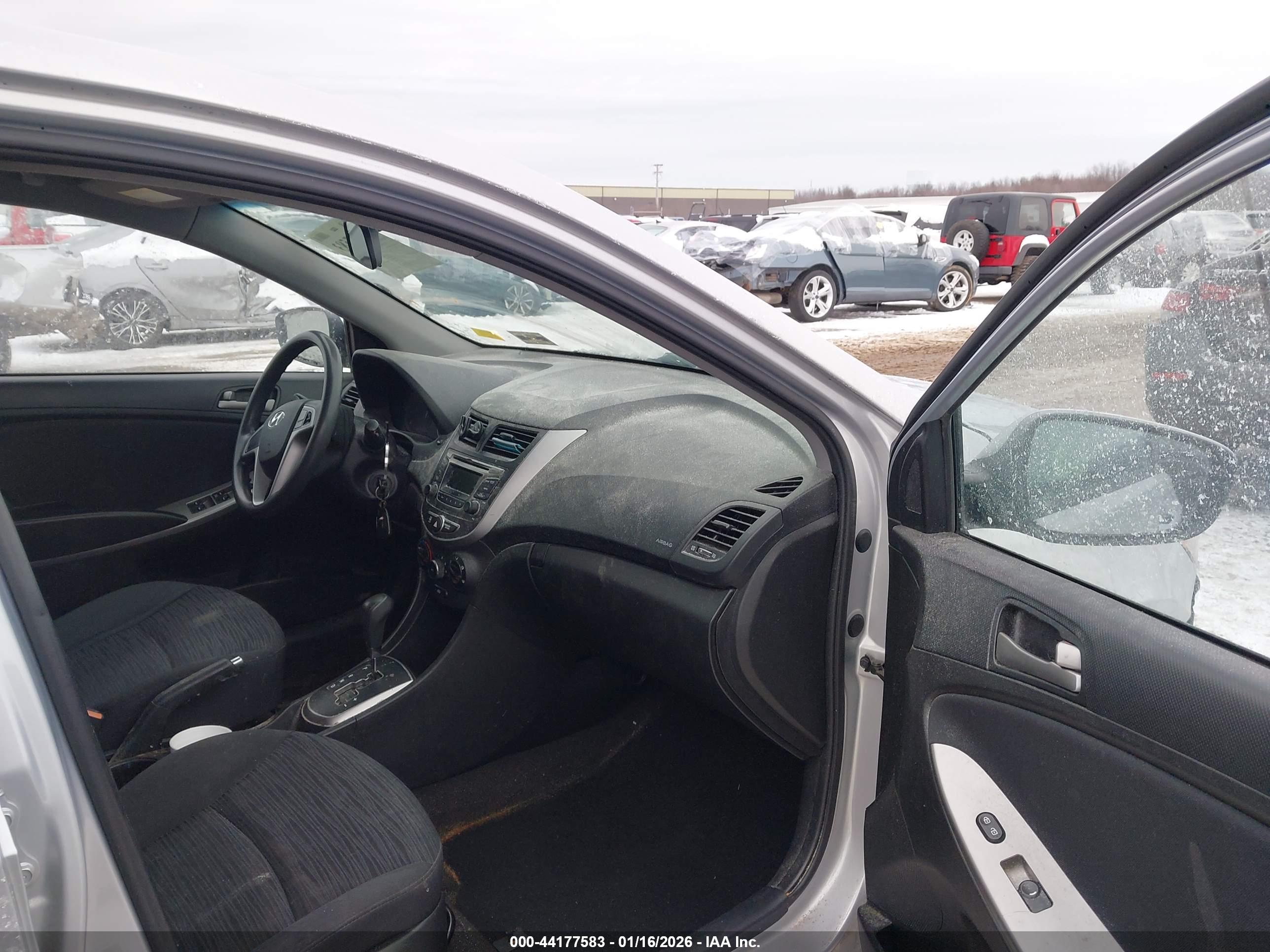 HYUNDAI ACCENT image 5