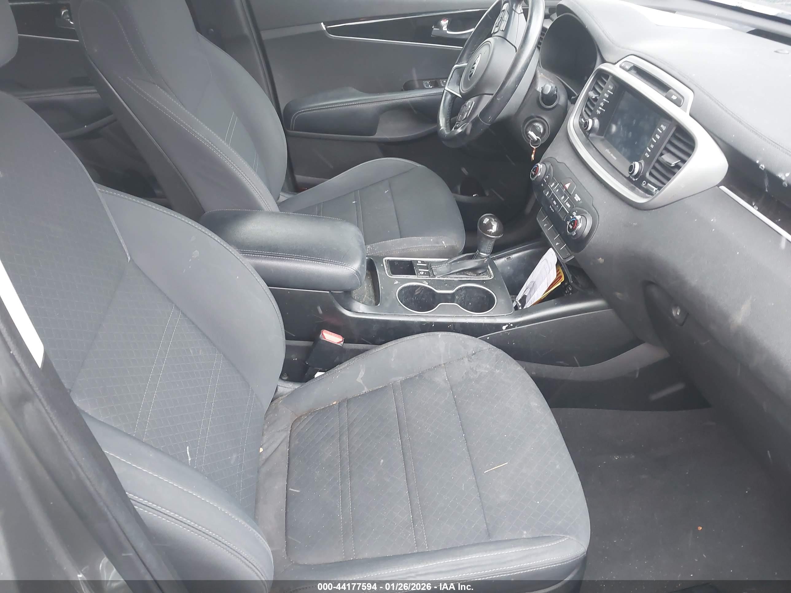 KIA SORENTO image 5