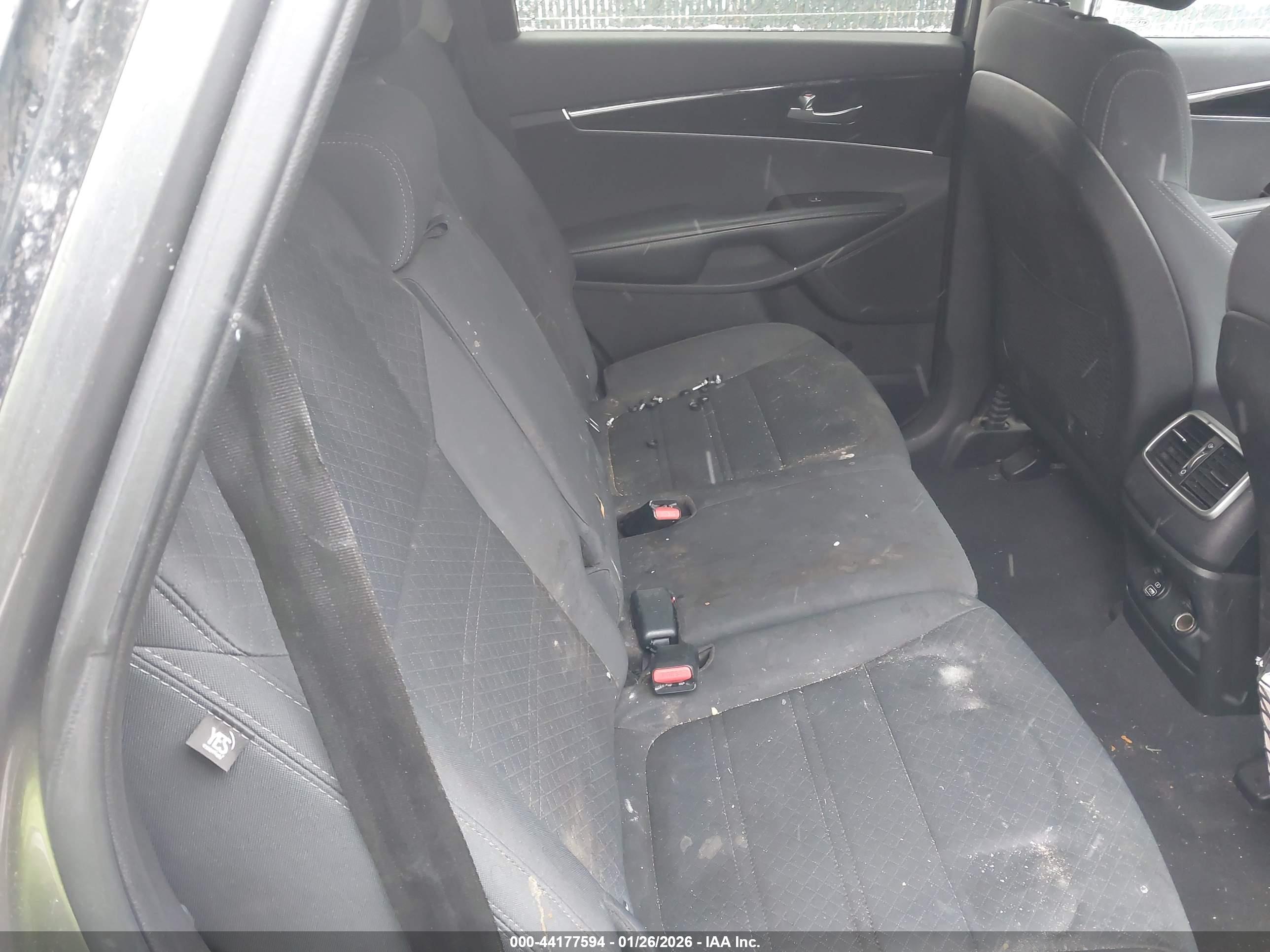 KIA SORENTO image 8