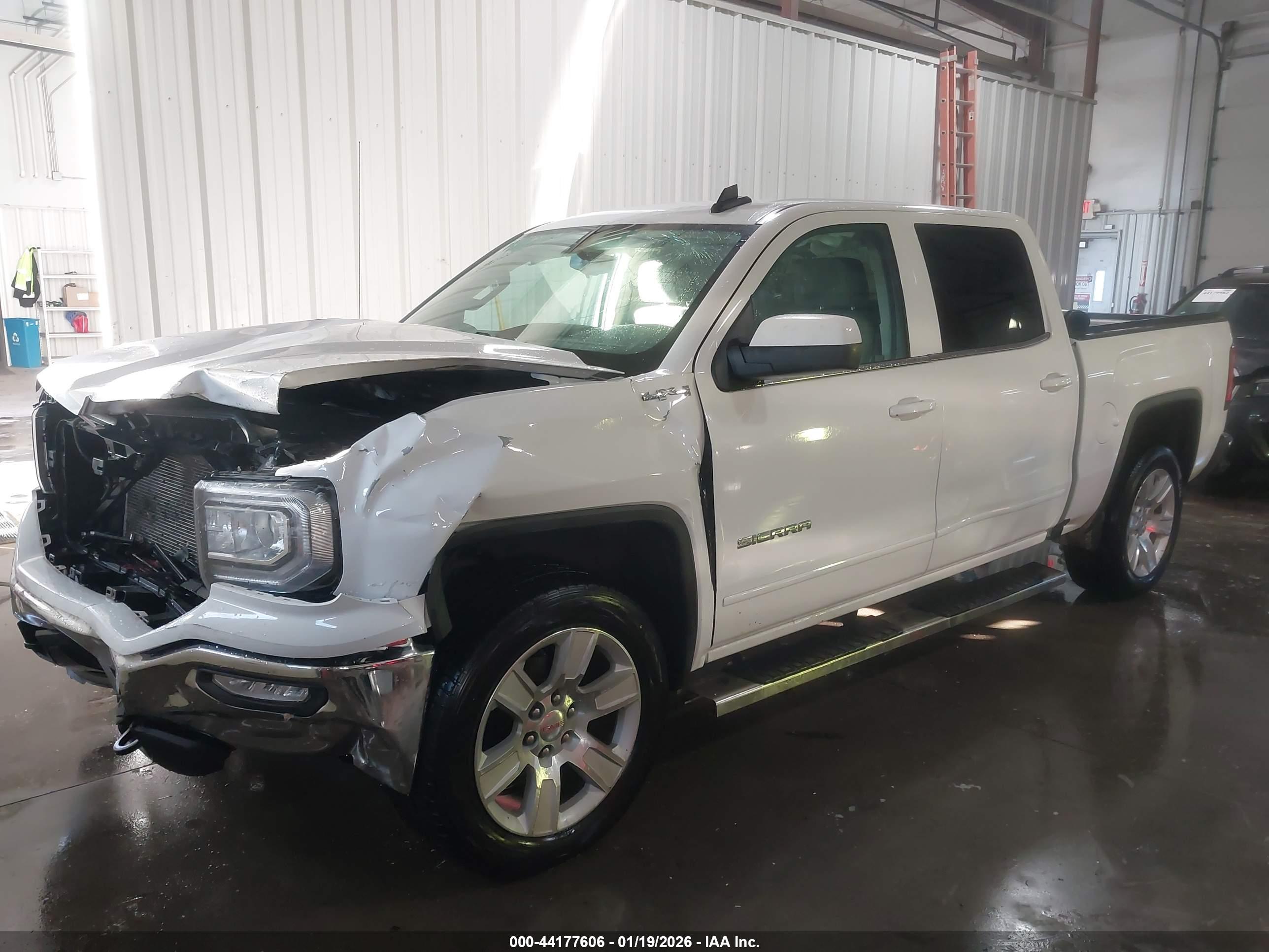 GMC SIERRA image 2