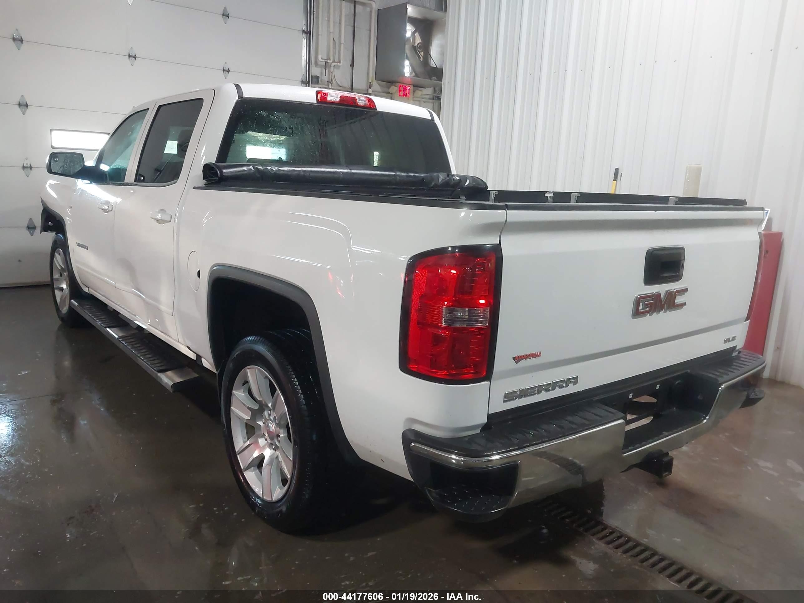GMC SIERRA image 3