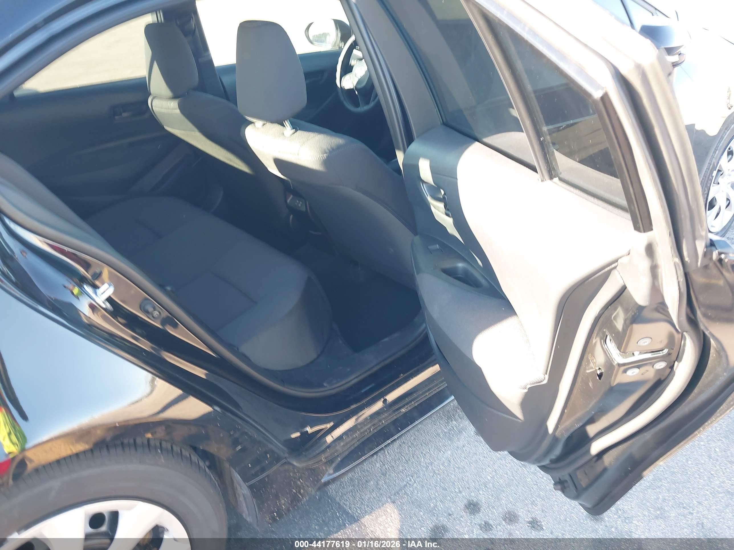 TOYOTA COROLLA image 8
