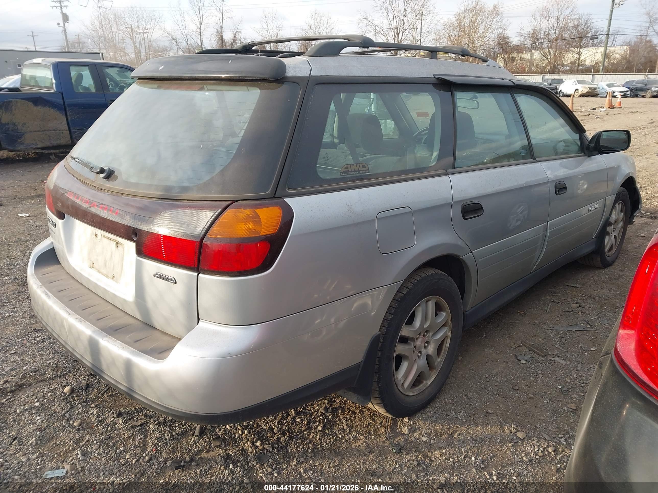 SUBARU OUTBACK image 4