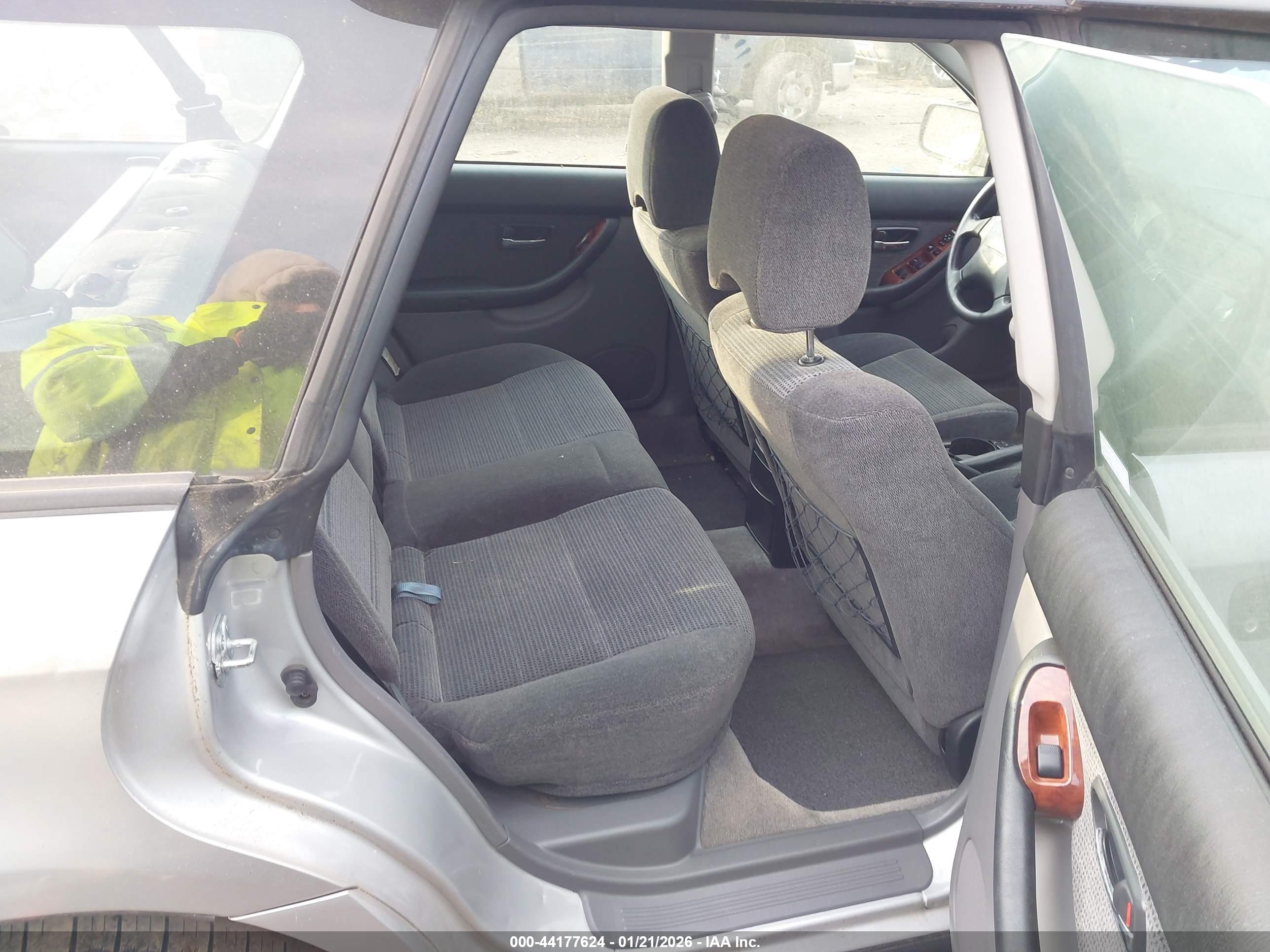 SUBARU OUTBACK image 8