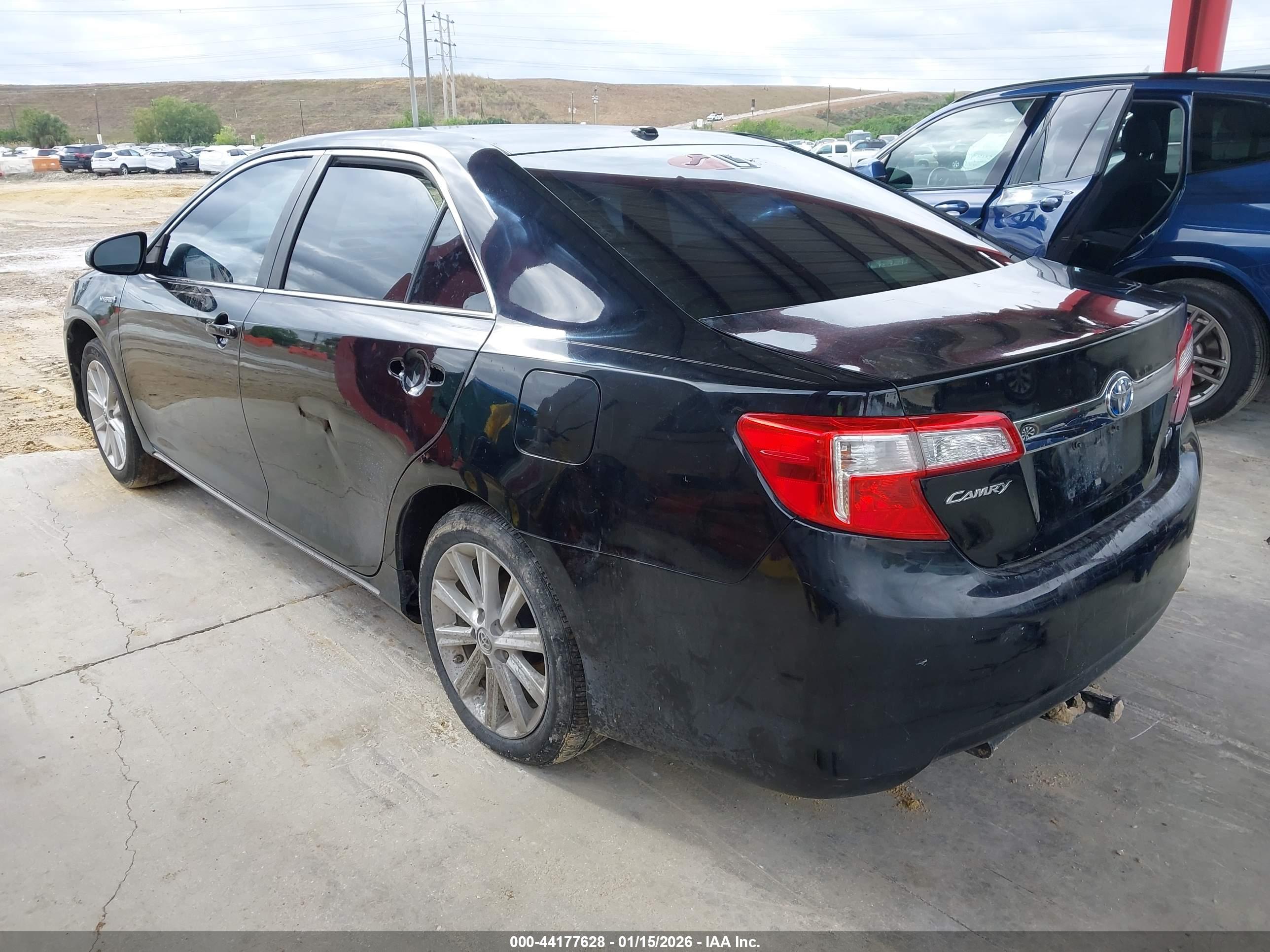 TOYOTA CAMRY image 3