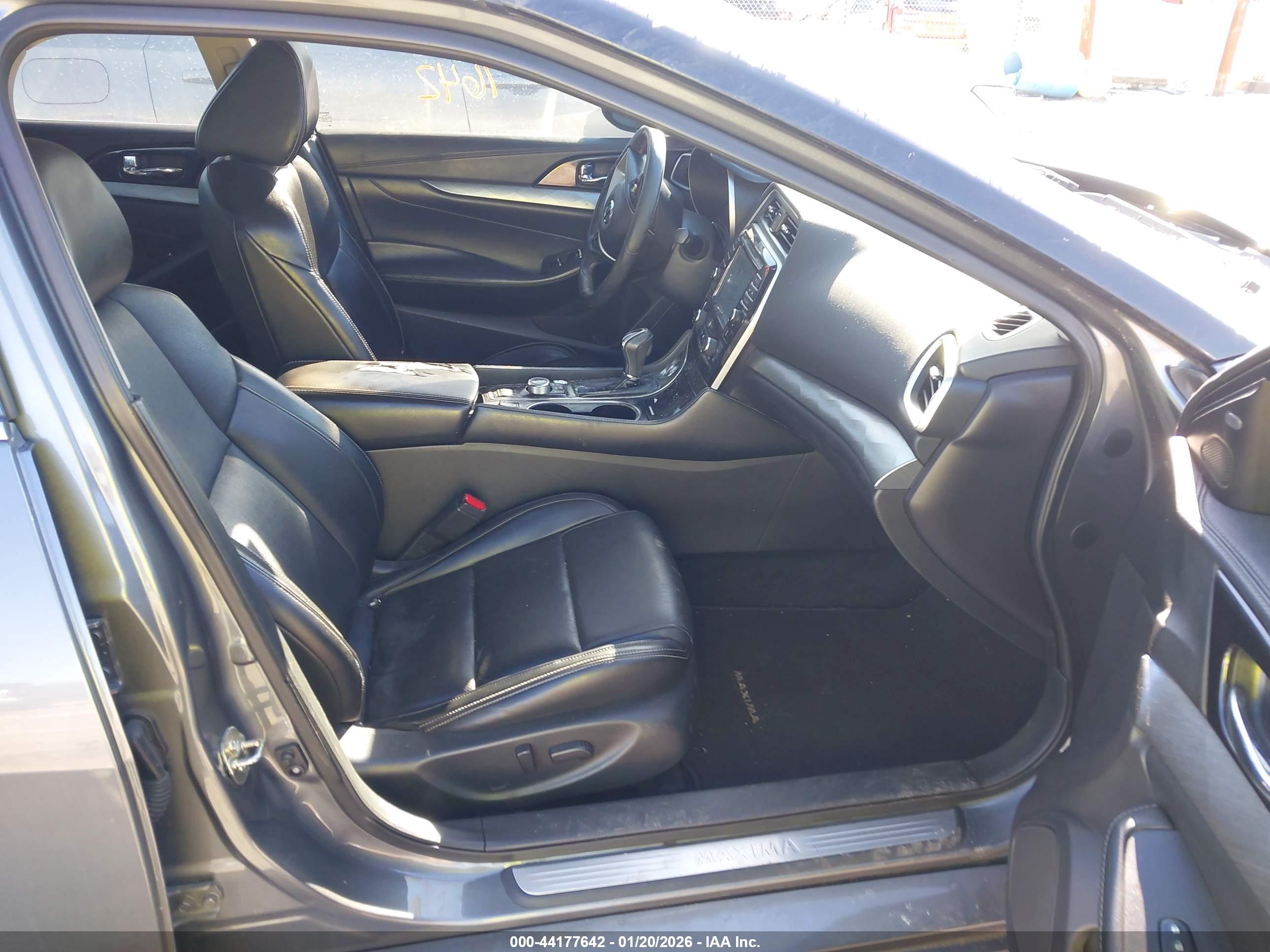 NISSAN MAXIMA image 5