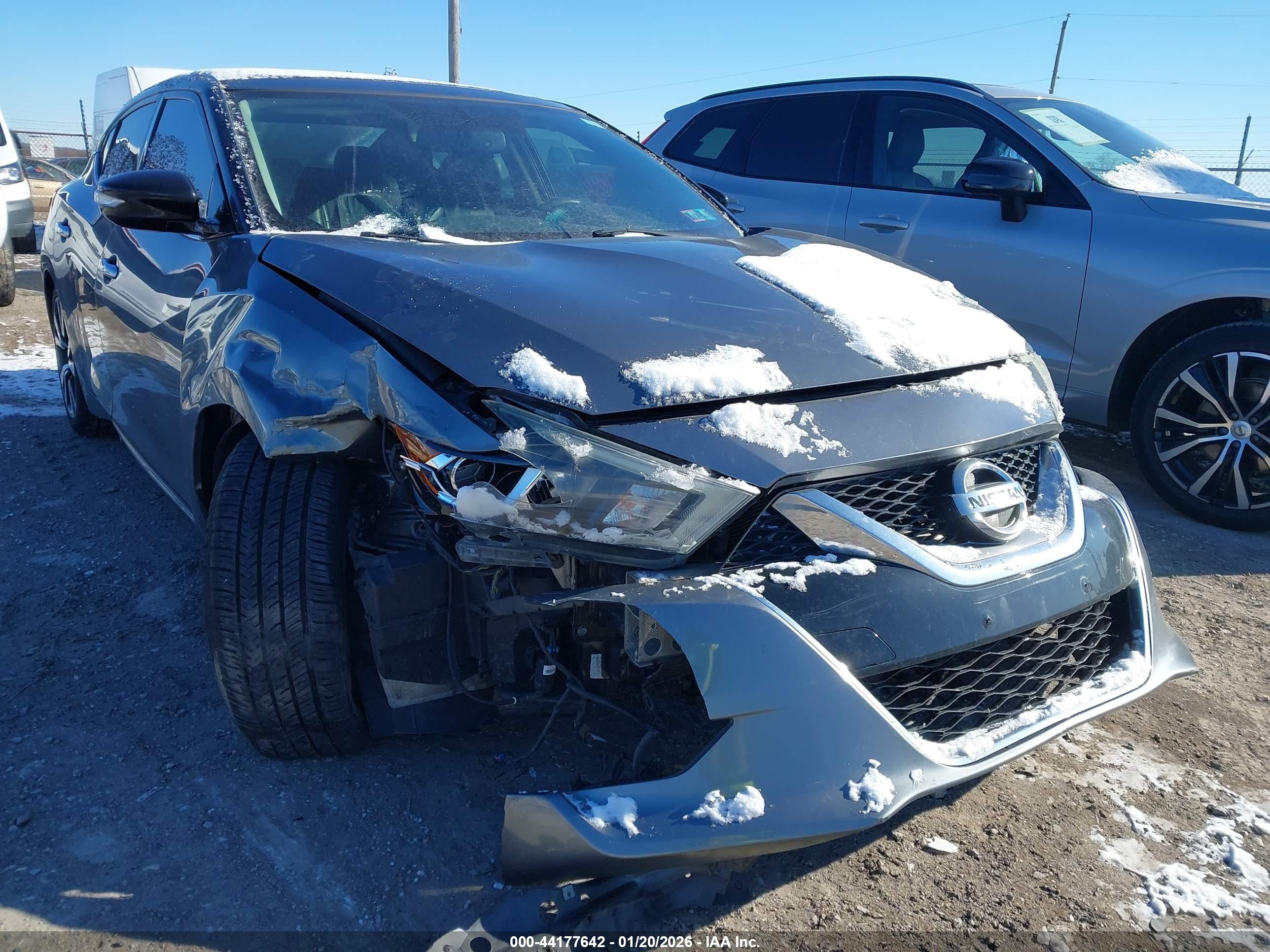NISSAN MAXIMA image 6