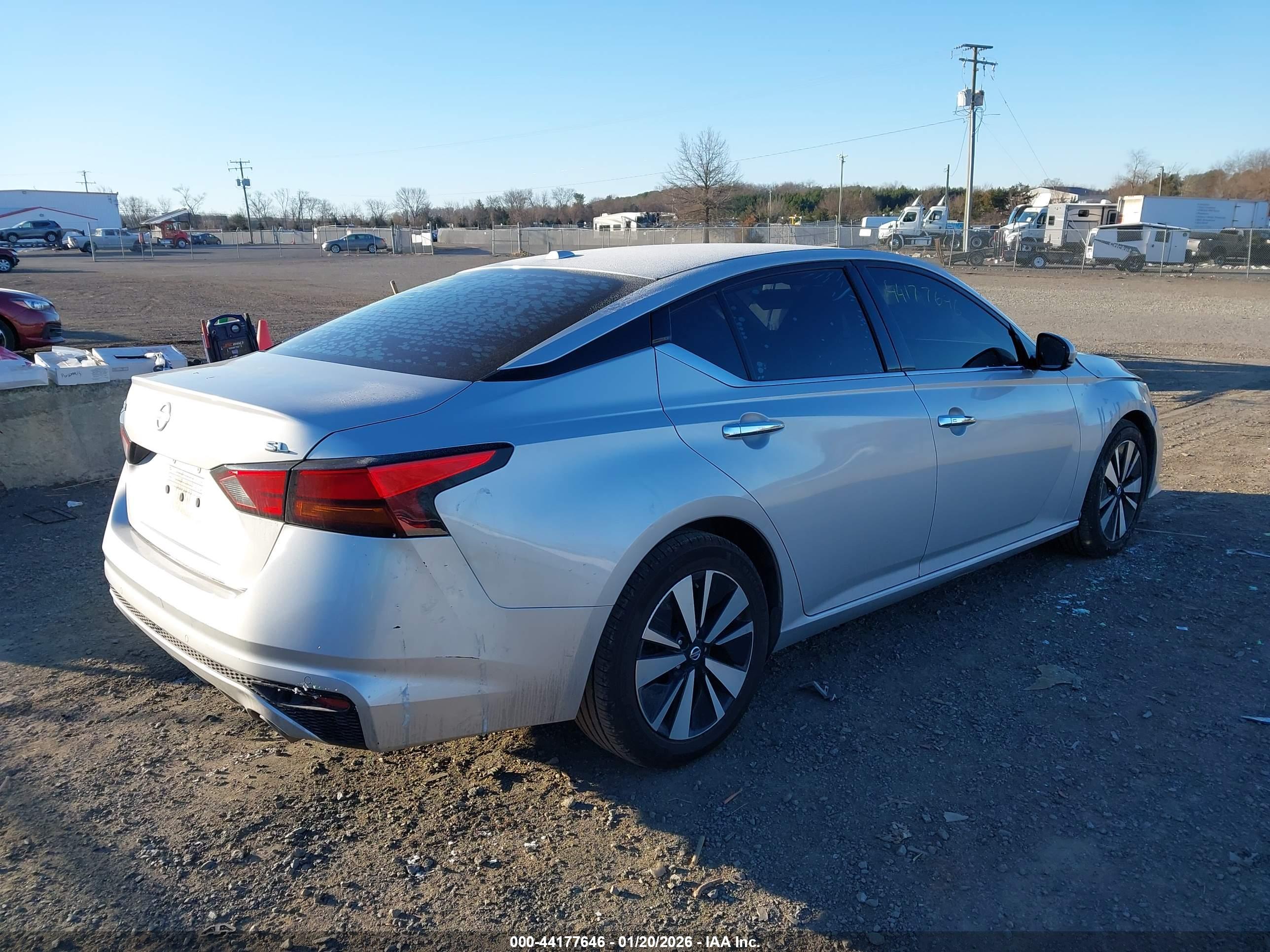NISSAN ALTIMA image 4