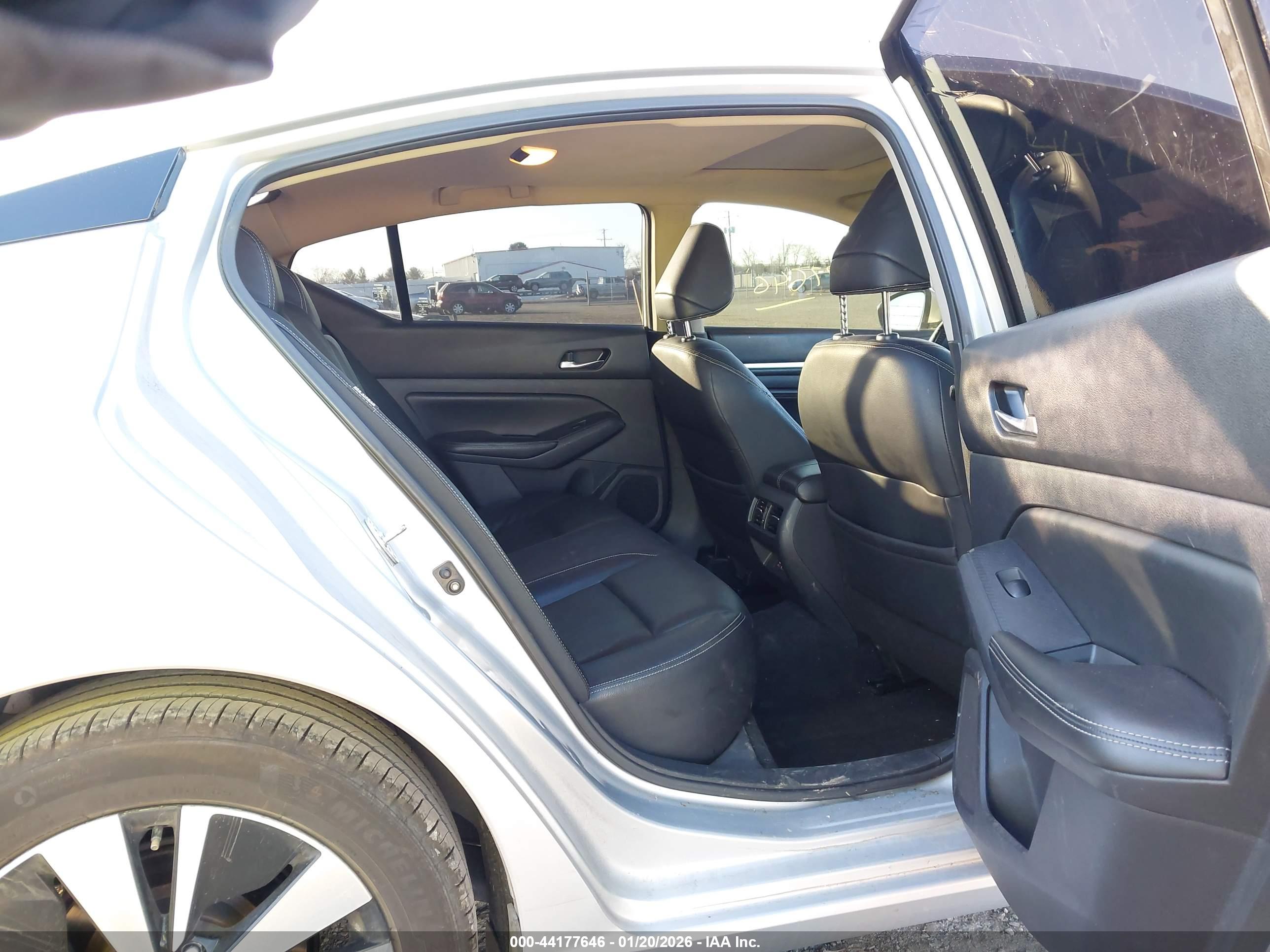 NISSAN ALTIMA image 8