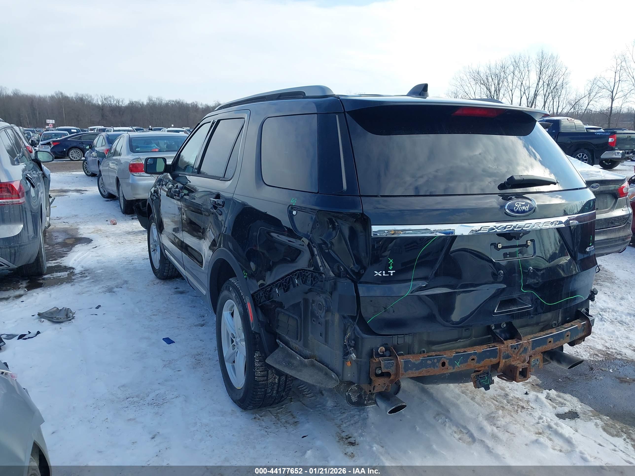 FORD EXPLORER image 3