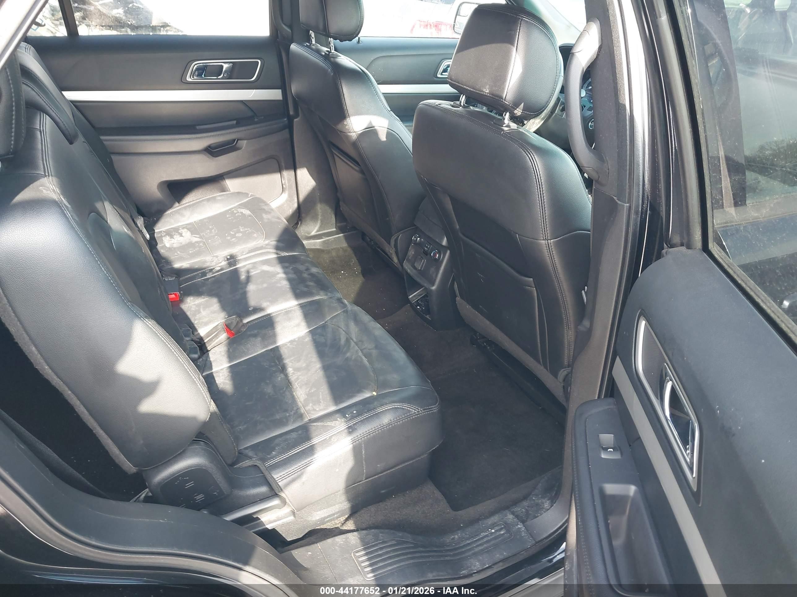 FORD EXPLORER image 8