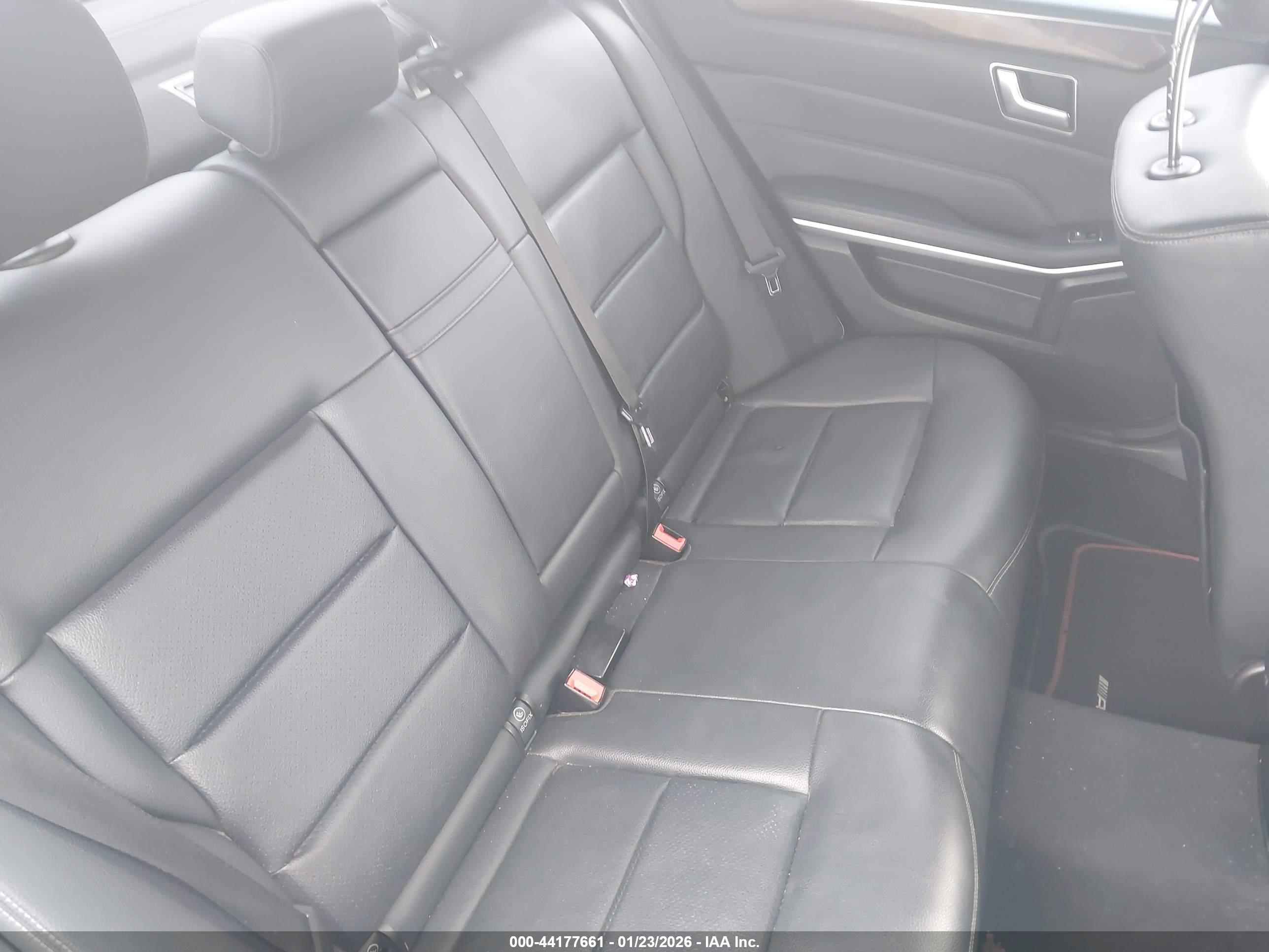 MERCEDES-BENZ E image 8